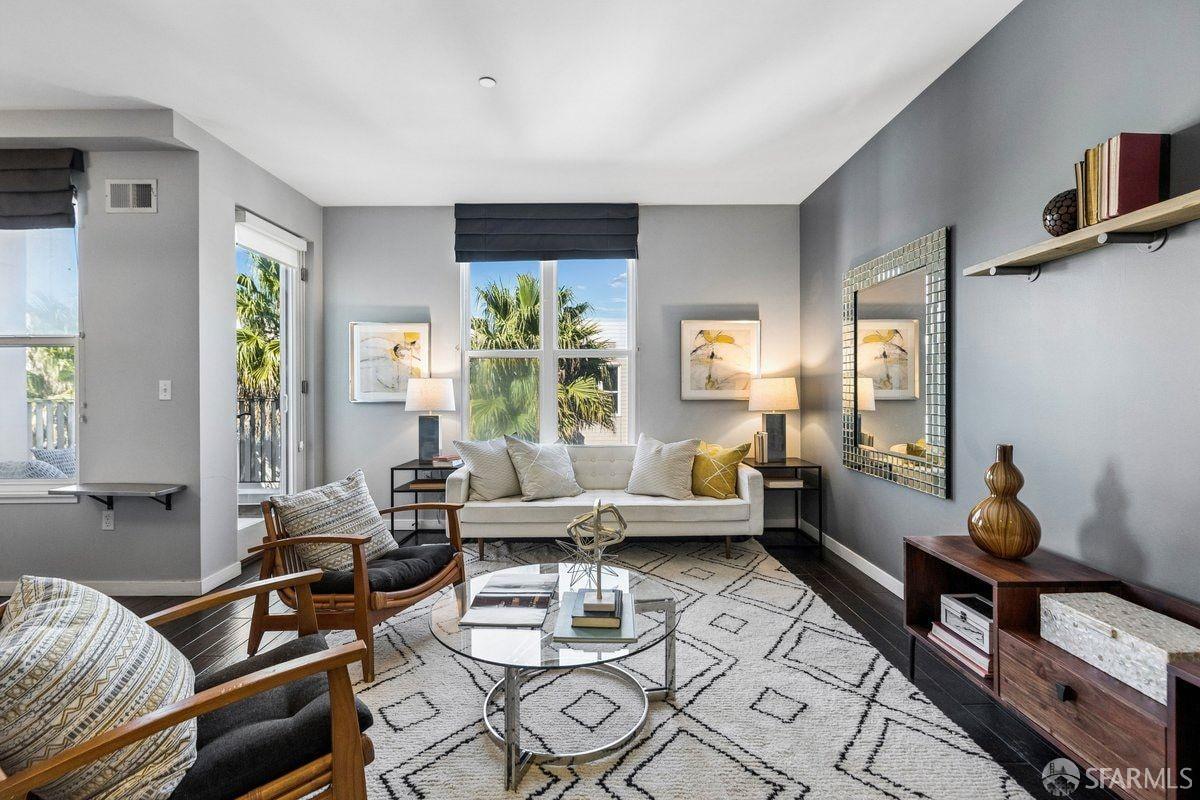 Browse active condo listings in BAYVIEW