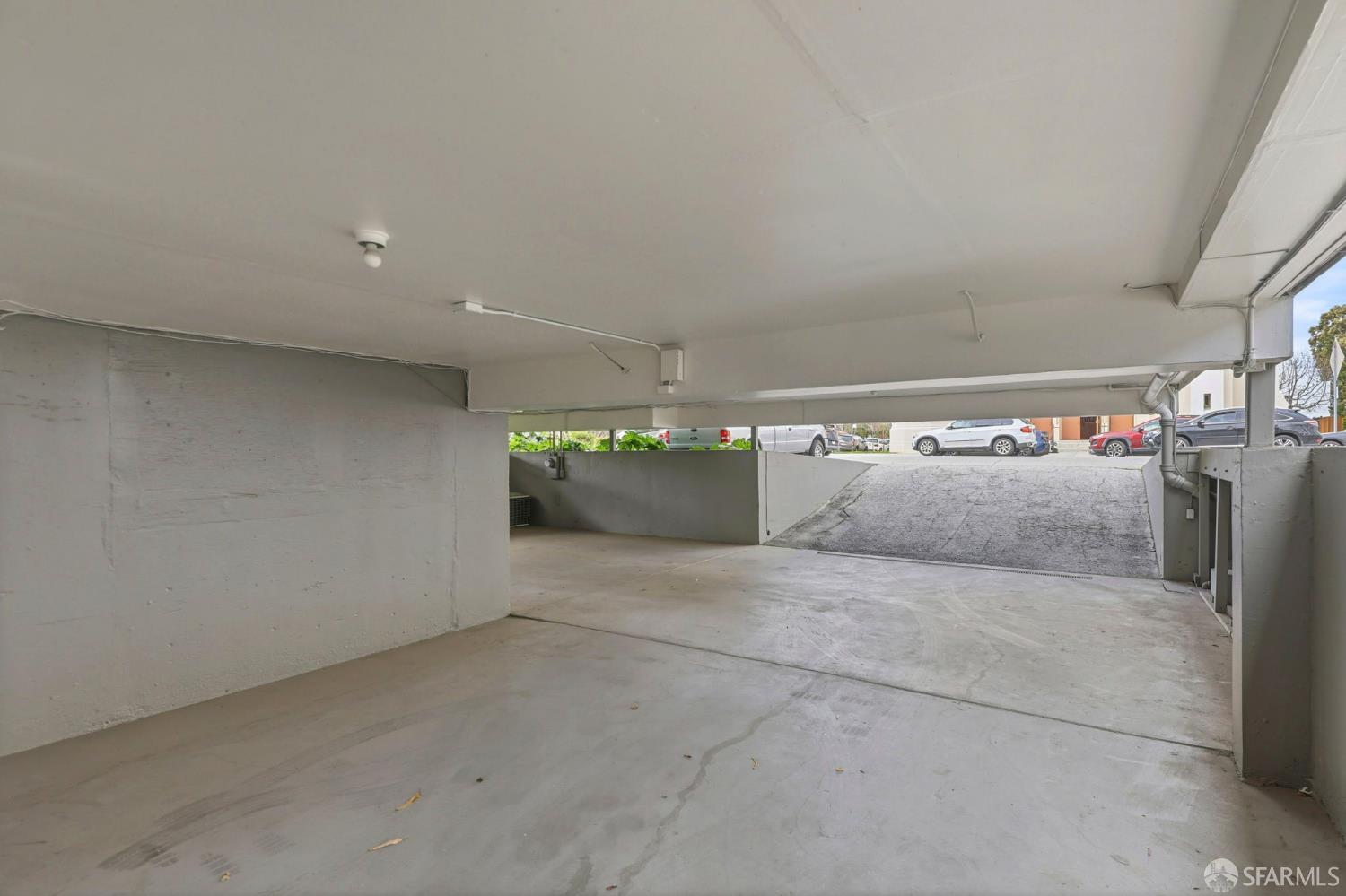 Detail Gallery Image 10 of 22 For 90 El Camino Real Blvd, Burlingame,  CA 94010 - – Beds | – Baths