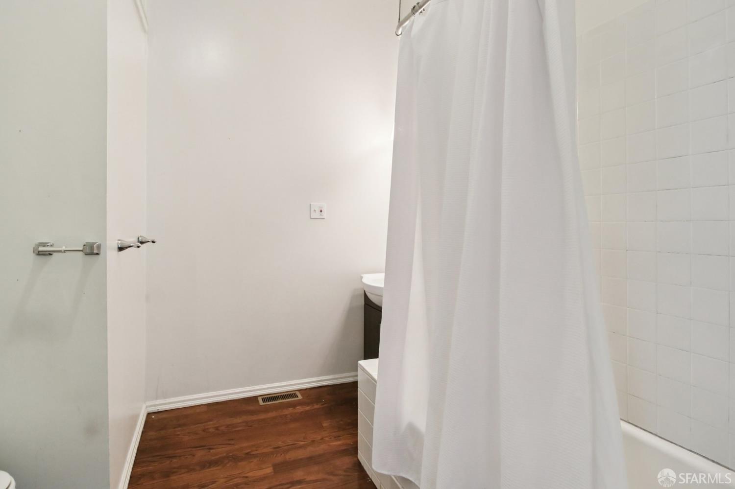 Detail Gallery Image 18 of 63 For 4 Norwich St, San Francisco,  CA 94110 - 3 Beds | 2 Baths