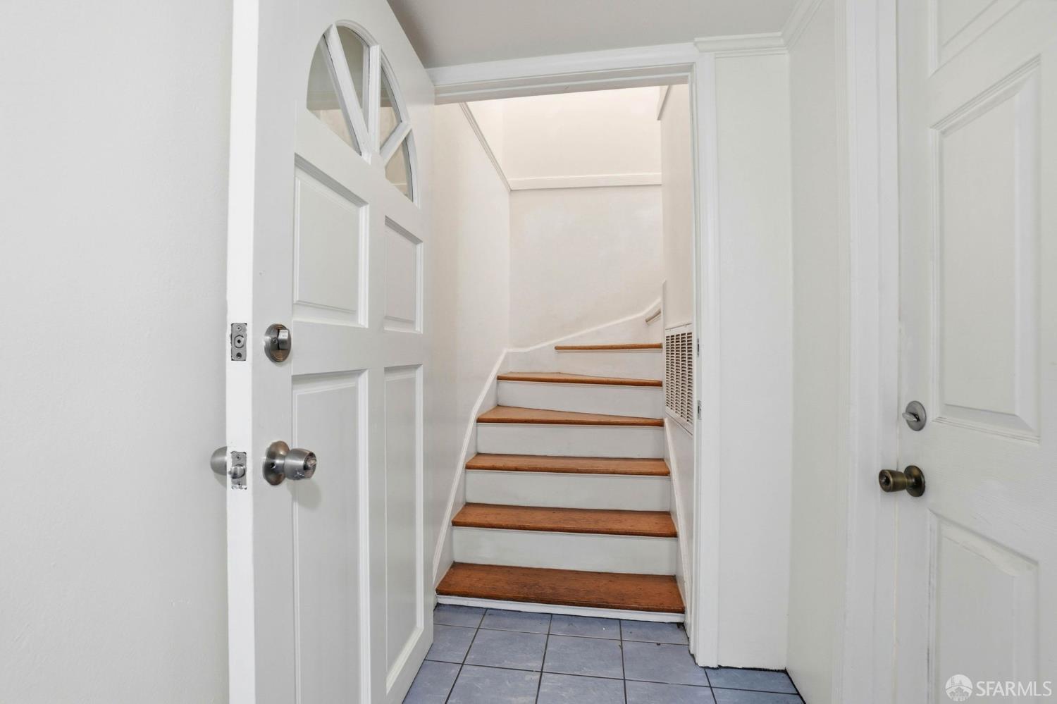 Detail Gallery Image 5 of 42 For 1801 Geneva Ave, San Francisco,  CA 94134 - 3 Beds | 2 Baths