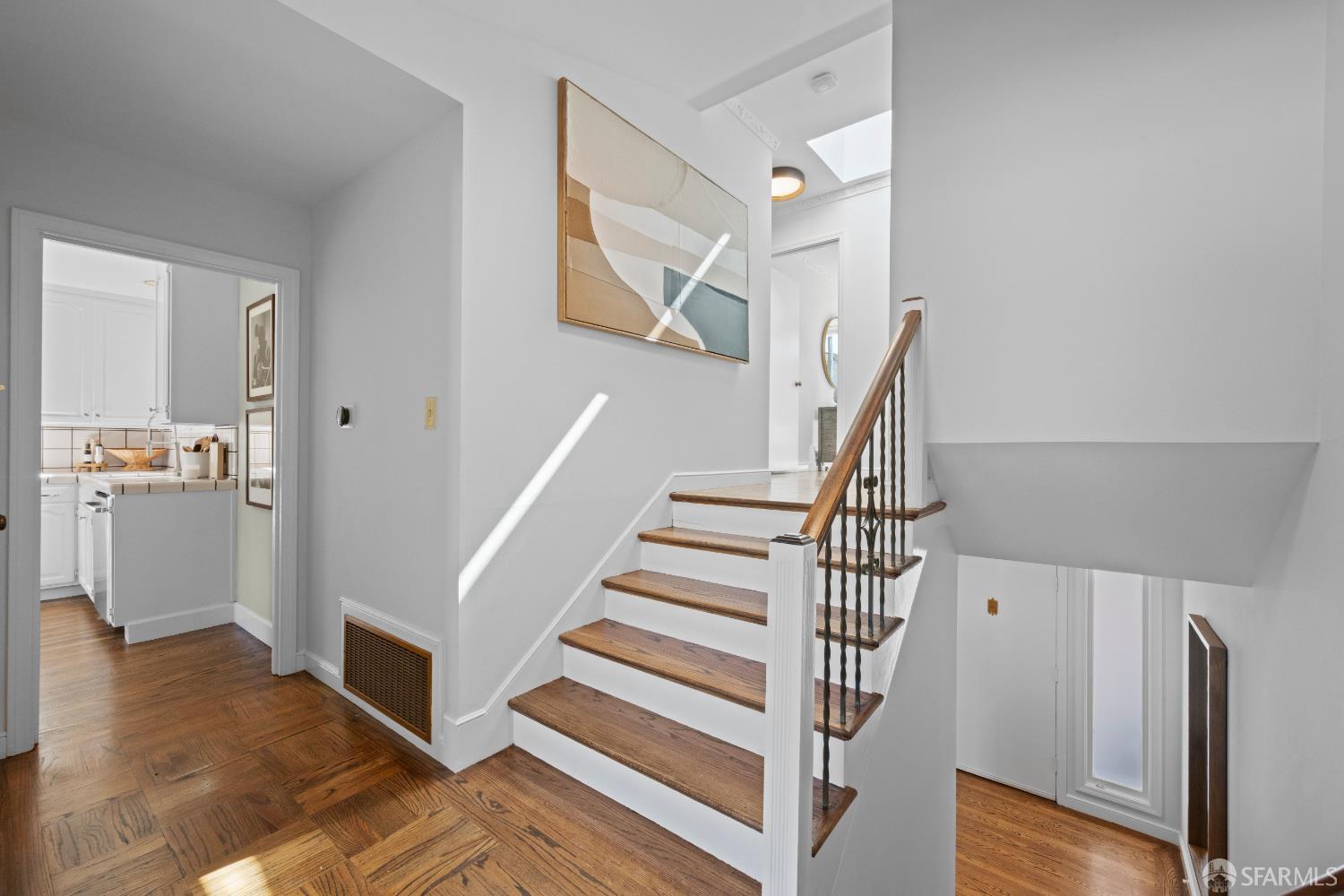 Detail Gallery Image 10 of 22 For 223 Evelyn Way, San Francisco,  CA 94127 - 3 Beds | 2 Baths