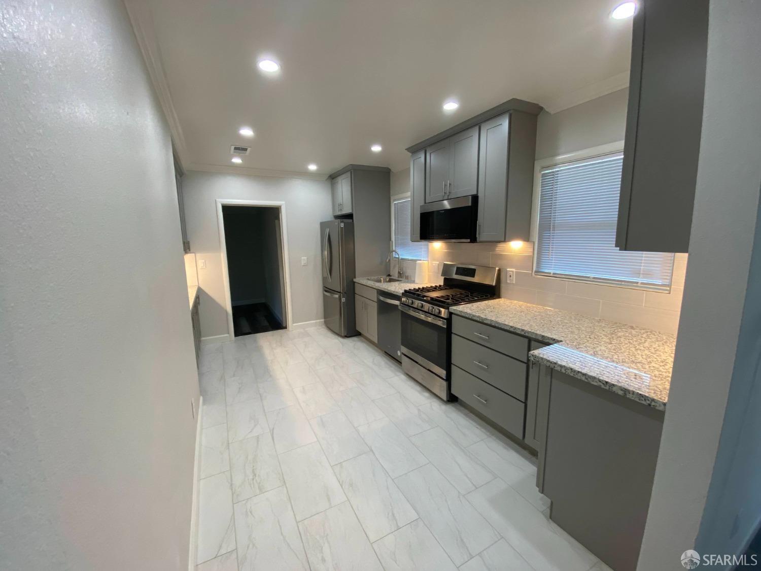 Detail Gallery Image 8 of 15 For 5601 Glenn Ave, San Pablo,  CA 94806 - 3 Beds | 2 Baths