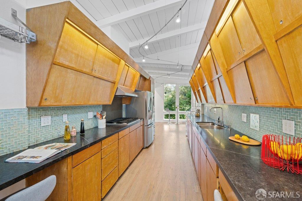 Detail Gallery Image 28 of 98 For 25 Siesta Ct, Portola Valley,  CA 94028 - 5 Beds | 3/1 Baths