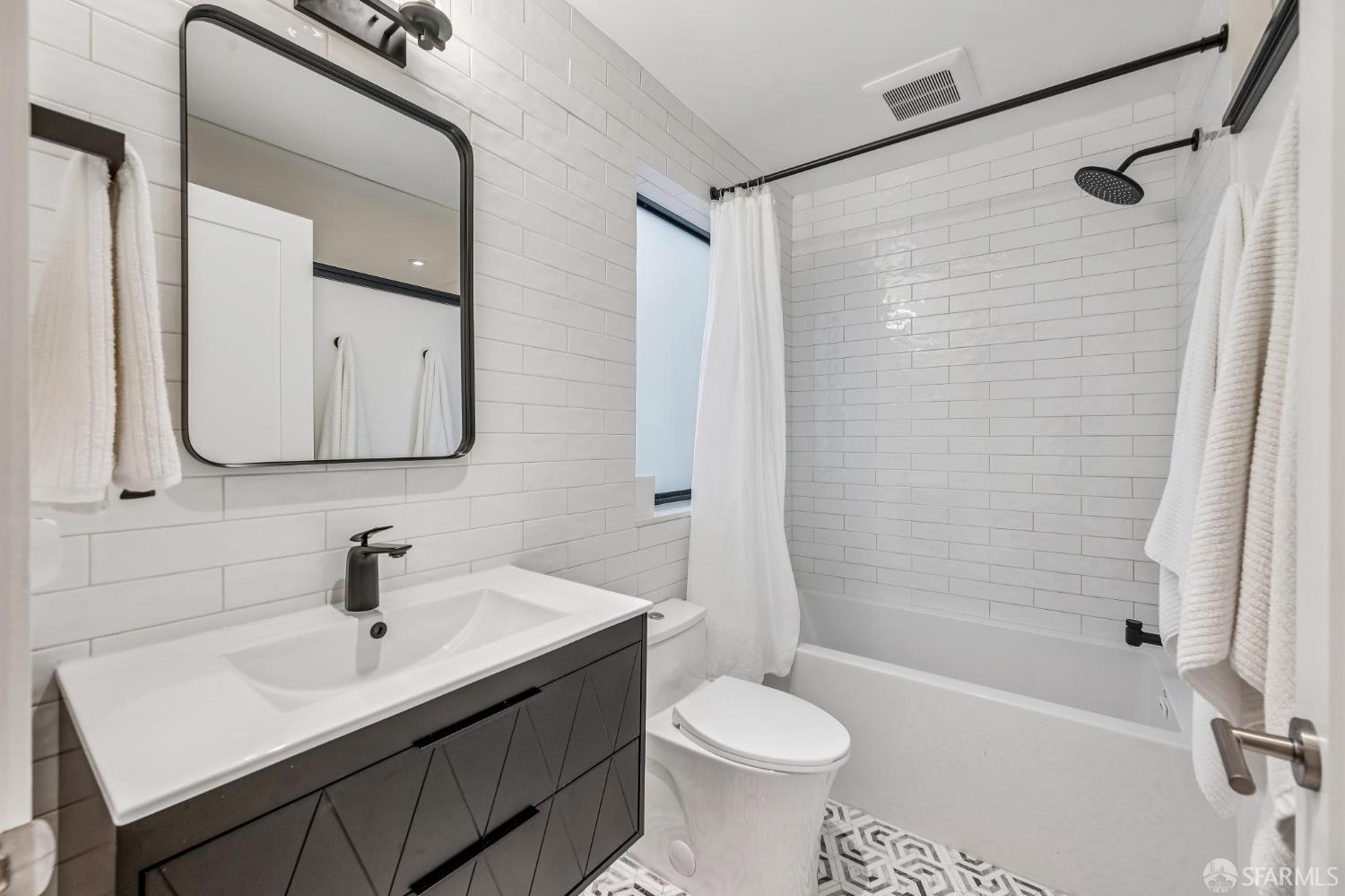 Detail Gallery Image 57 of 77 For 312 Green St, San Francisco,  CA 94122 - 5 Beds | 4/1 Baths