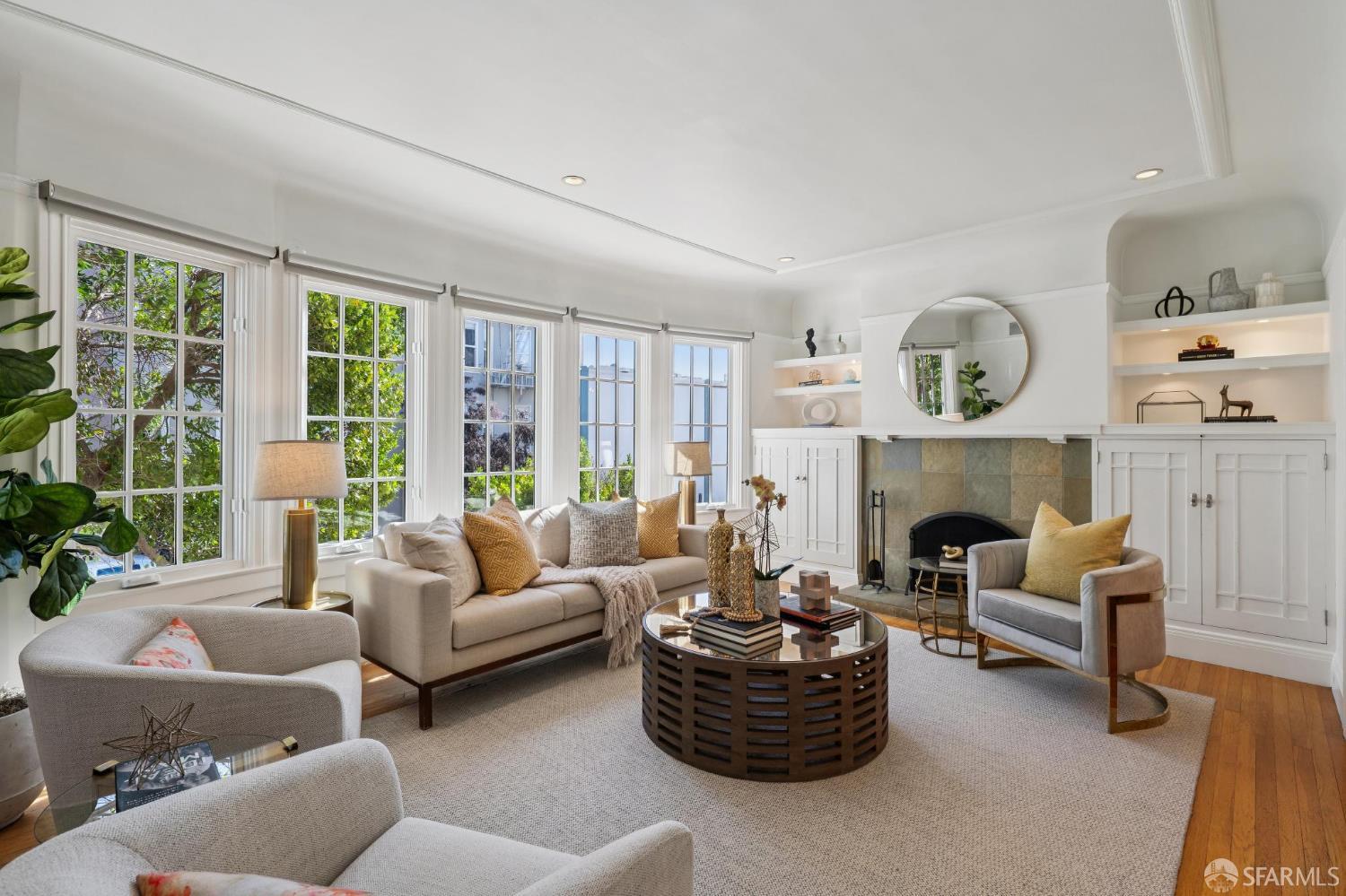 Detail Gallery Image 2 of 20 For 21 Mallorca Way, San Francisco,  CA 94123 - 2 Beds | 1 Baths