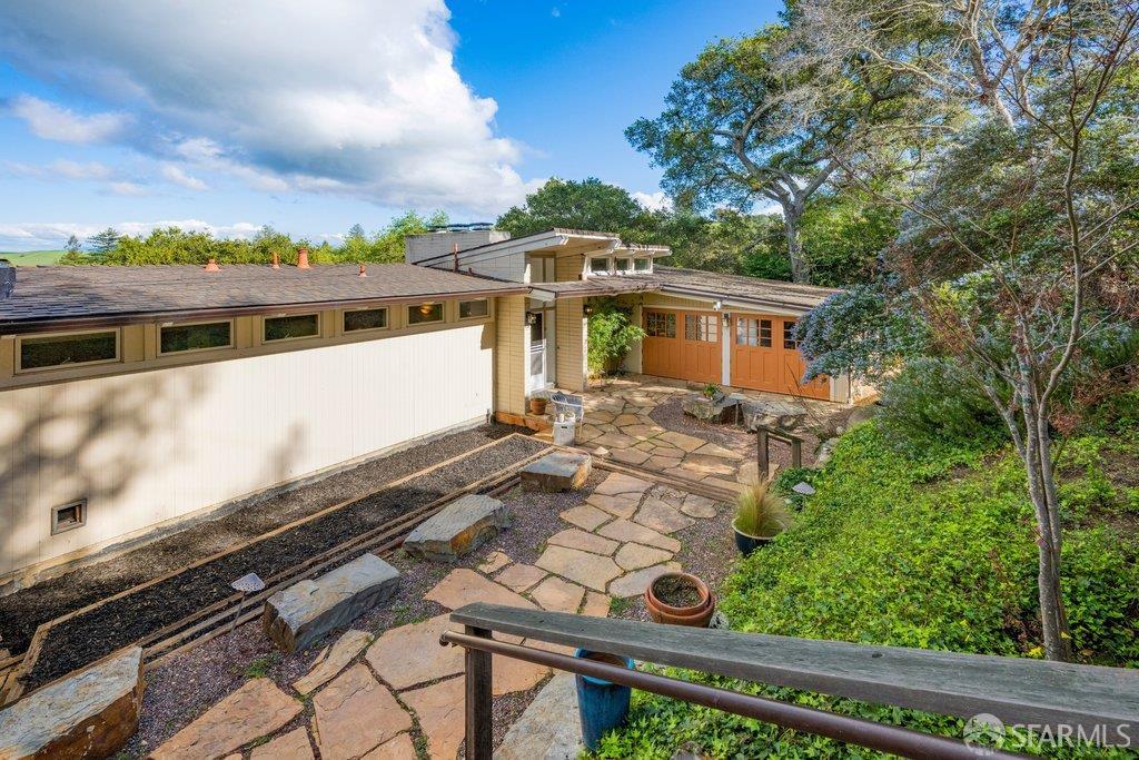 Detail Gallery Image 4 of 98 For 25 Siesta Ct, Portola Valley,  CA 94028 - 5 Beds | 3/1 Baths