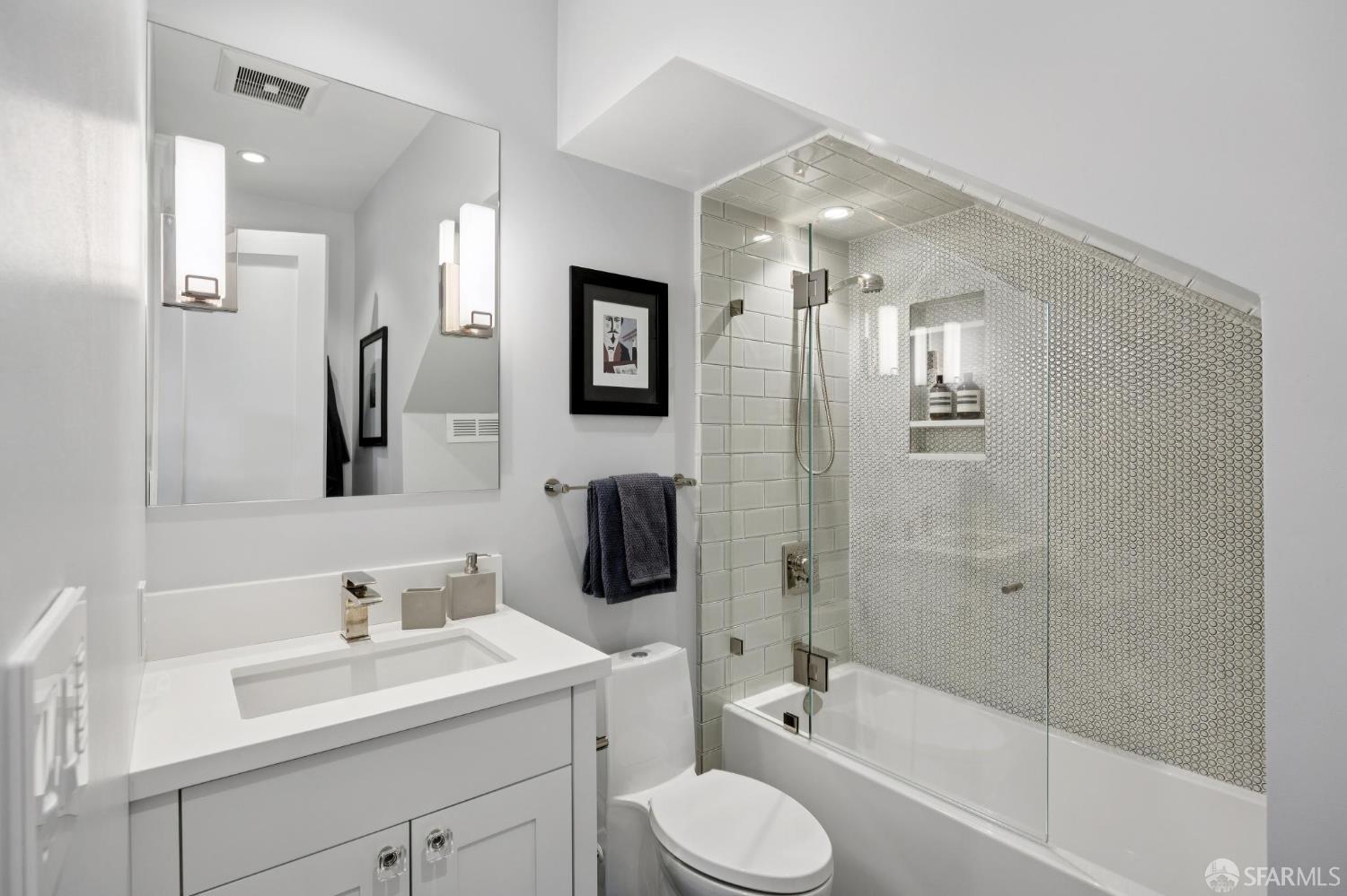 Detail Gallery Image 33 of 53 For 810 Dolores St, San Francisco,  CA 94110 - 3 Beds | 3 Baths