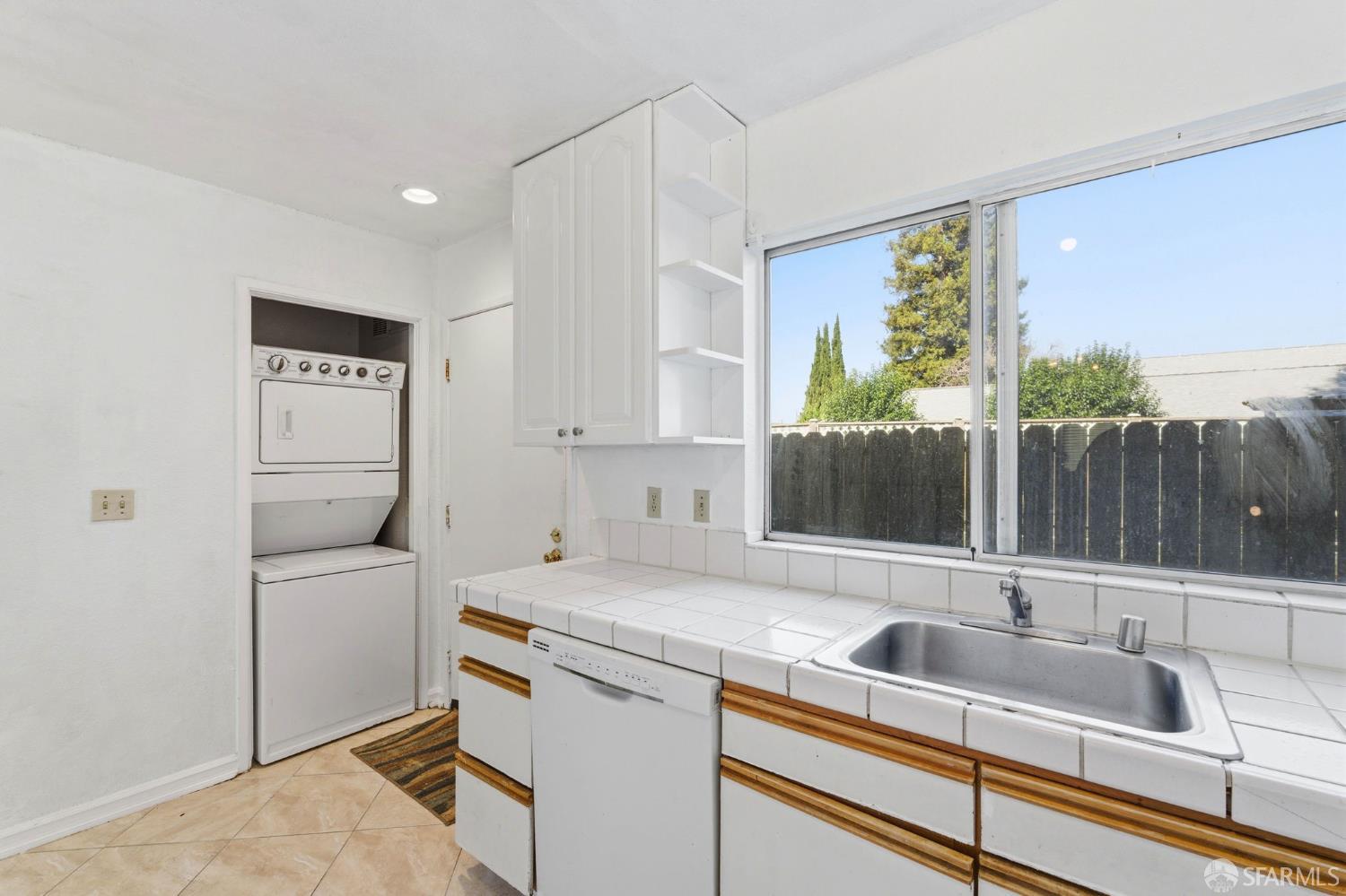 Detail Gallery Image 13 of 25 For 21564 Meekland Ave #2,  Hayward,  CA 94541 - 2 Beds | 1/1 Baths