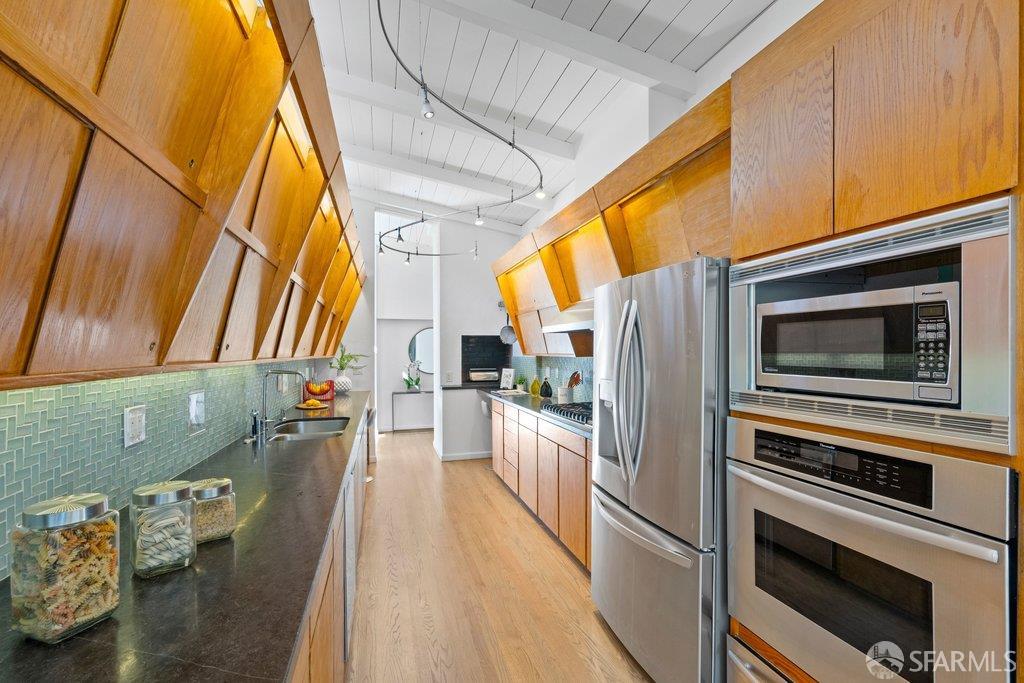 Detail Gallery Image 24 of 98 For 25 Siesta Ct, Portola Valley,  CA 94028 - 5 Beds | 3/1 Baths