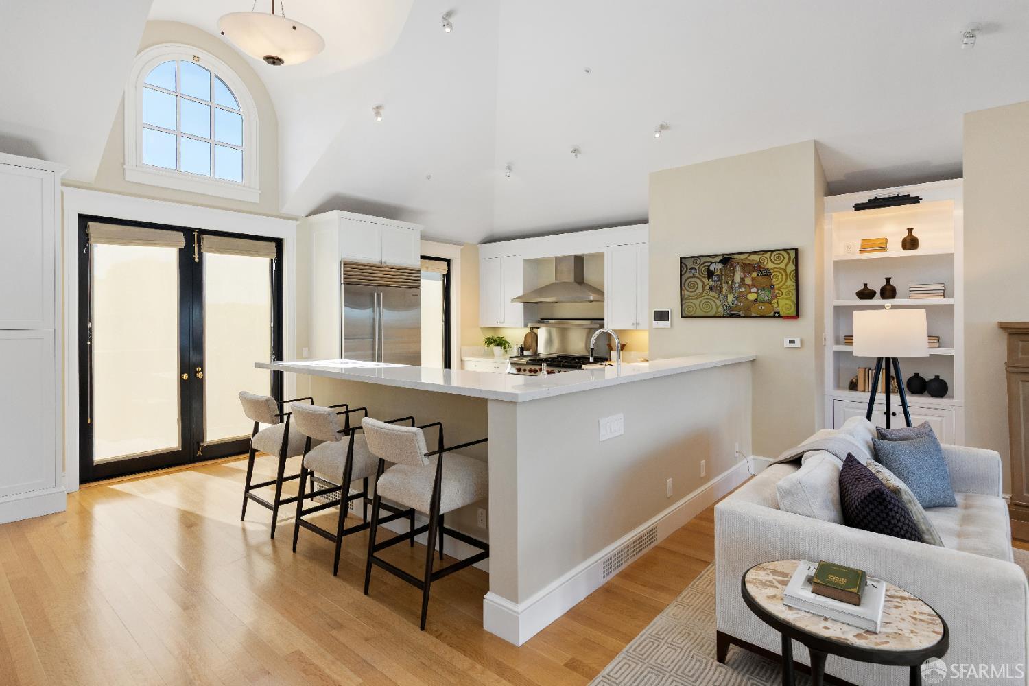 Detail Gallery Image 4 of 40 For 1041 Vallejo St, San Francisco,  CA 94133 - 3 Beds | 2/1 Baths