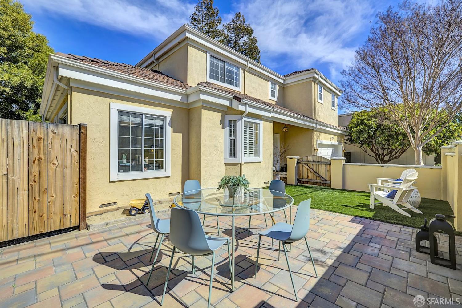 Detail Gallery Image 3 of 46 For 1595 Fifth Ave, Belmont,  CA 94002 - 3 Beds | 2/1 Baths