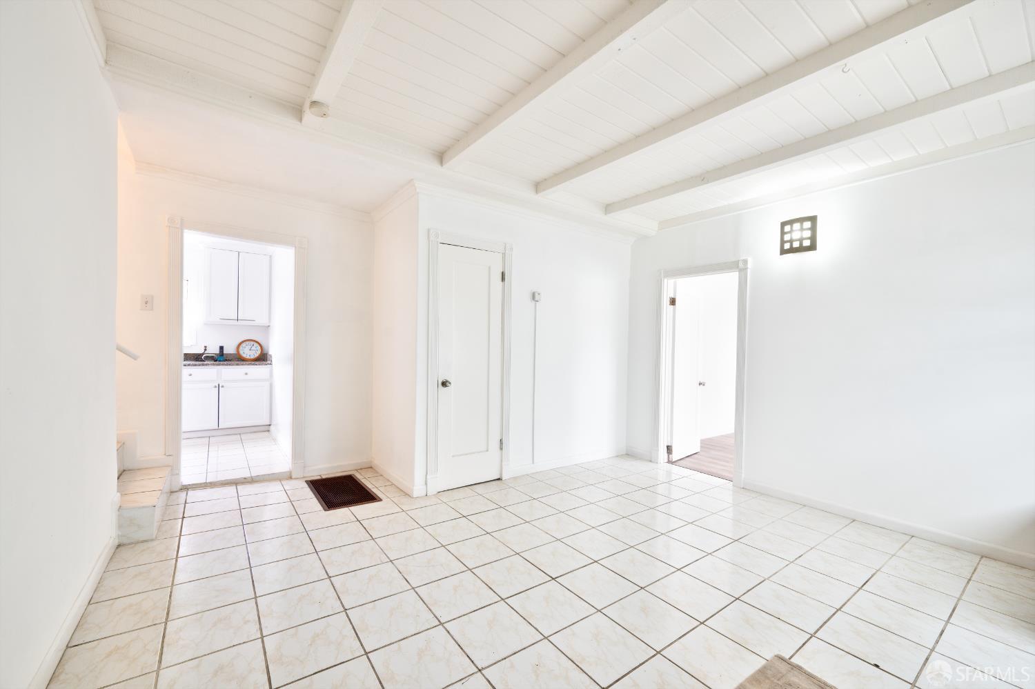 Detail Gallery Image 3 of 40 For 6029 Macarthur Blvd, Oakland,  CA 94605 - 7 Beds | 3 Baths