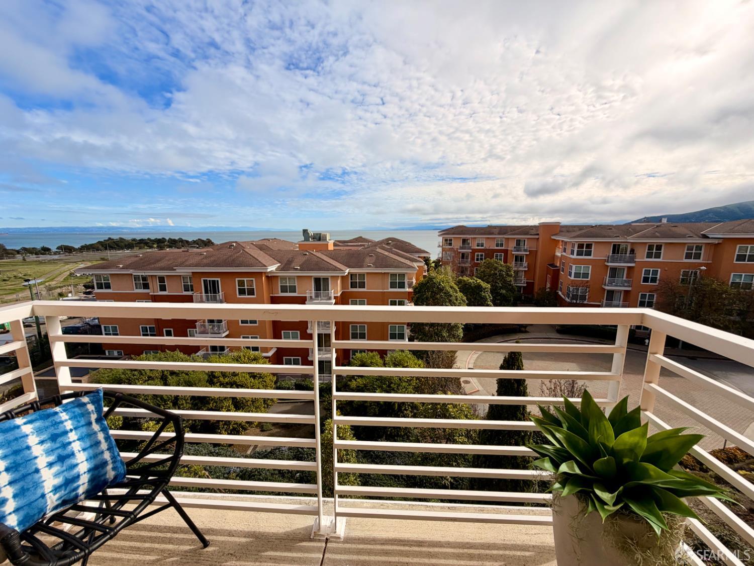 Detail Gallery Image 4 of 27 For 501 Crescent Way #5210,  San Francisco,  CA 94134 - 2 Beds | 2 Baths