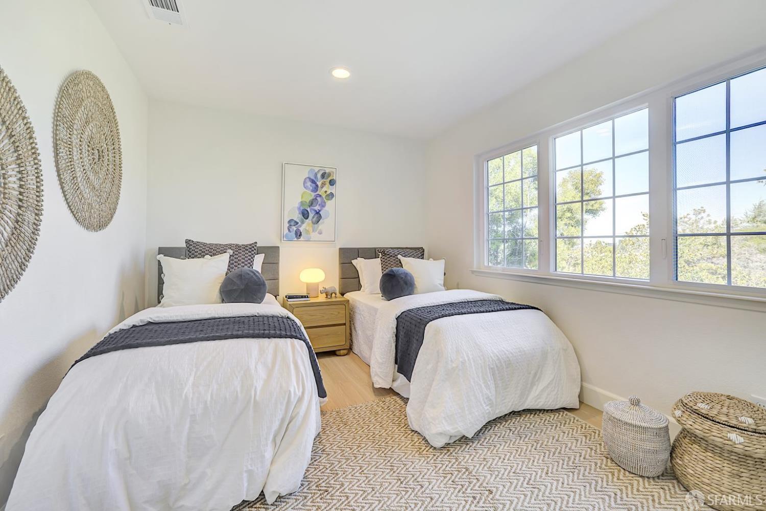 Detail Gallery Image 27 of 46 For 1595 Fifth Ave, Belmont,  CA 94002 - 3 Beds | 2/1 Baths