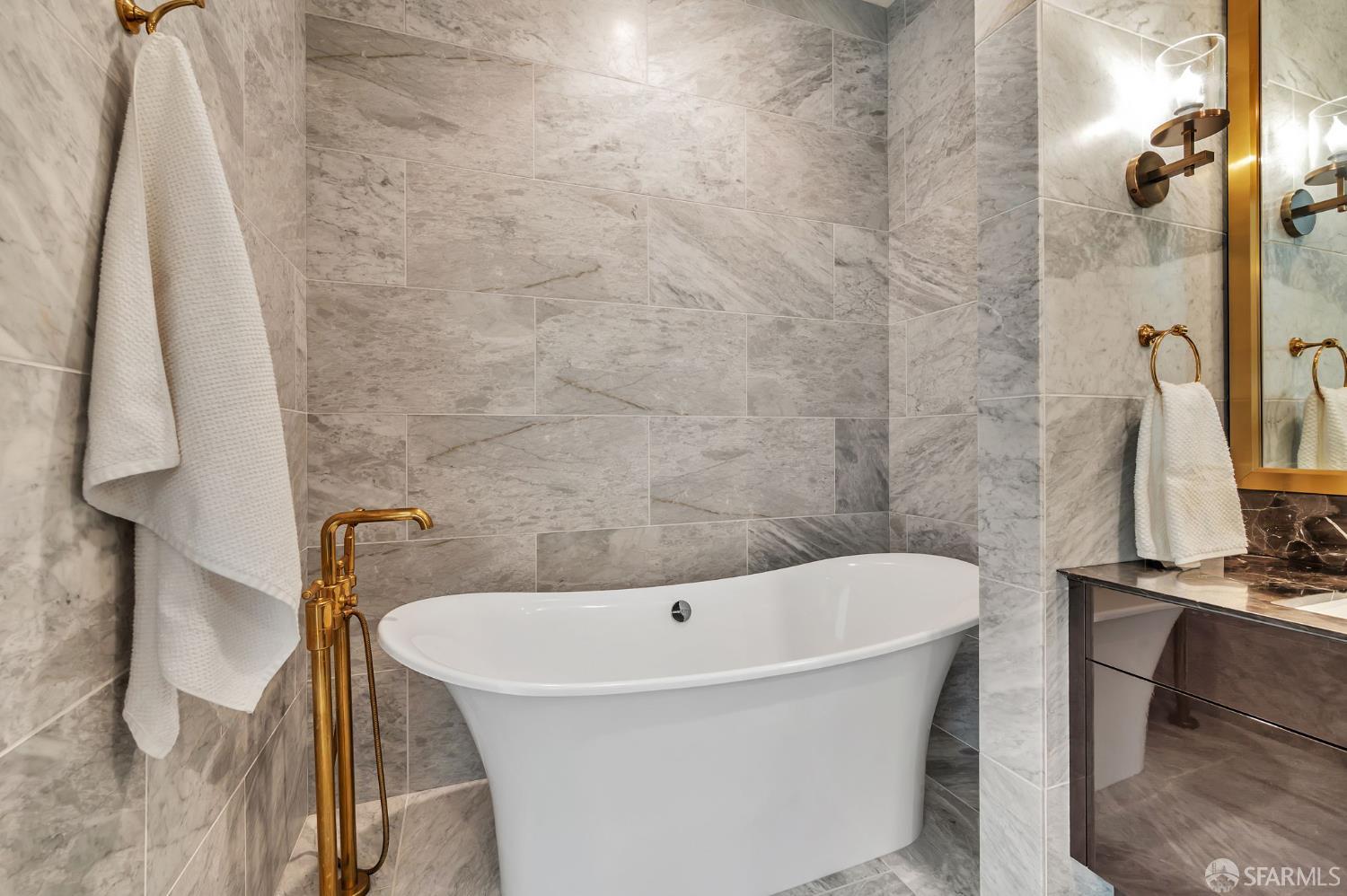 Photo #23: 426109816 Listing: Photo #23