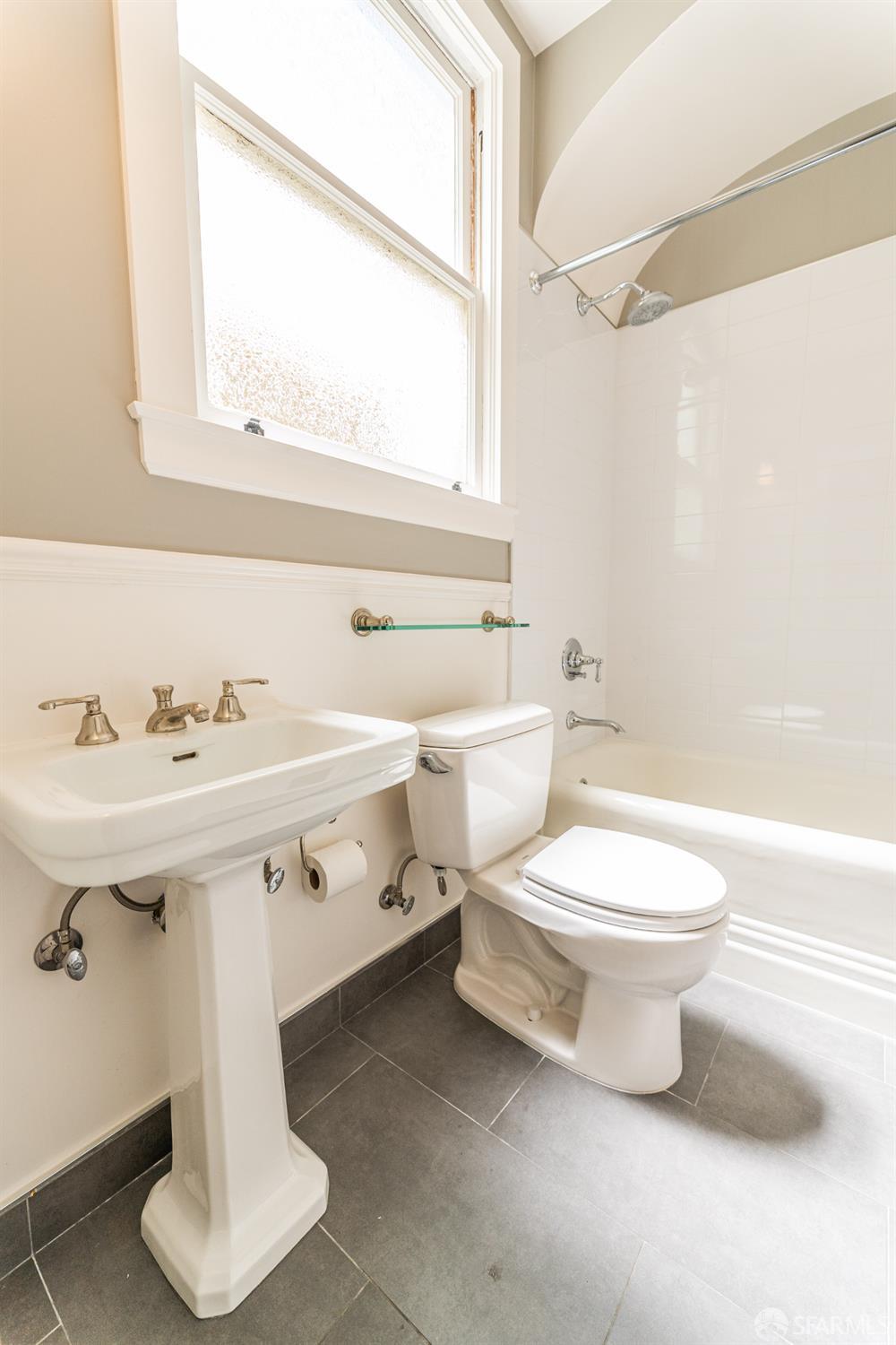 Detail Gallery Image 9 of 10 For 3032 Pierce St, San Francisco,  CA 94123 - 1 Beds | 1 Baths