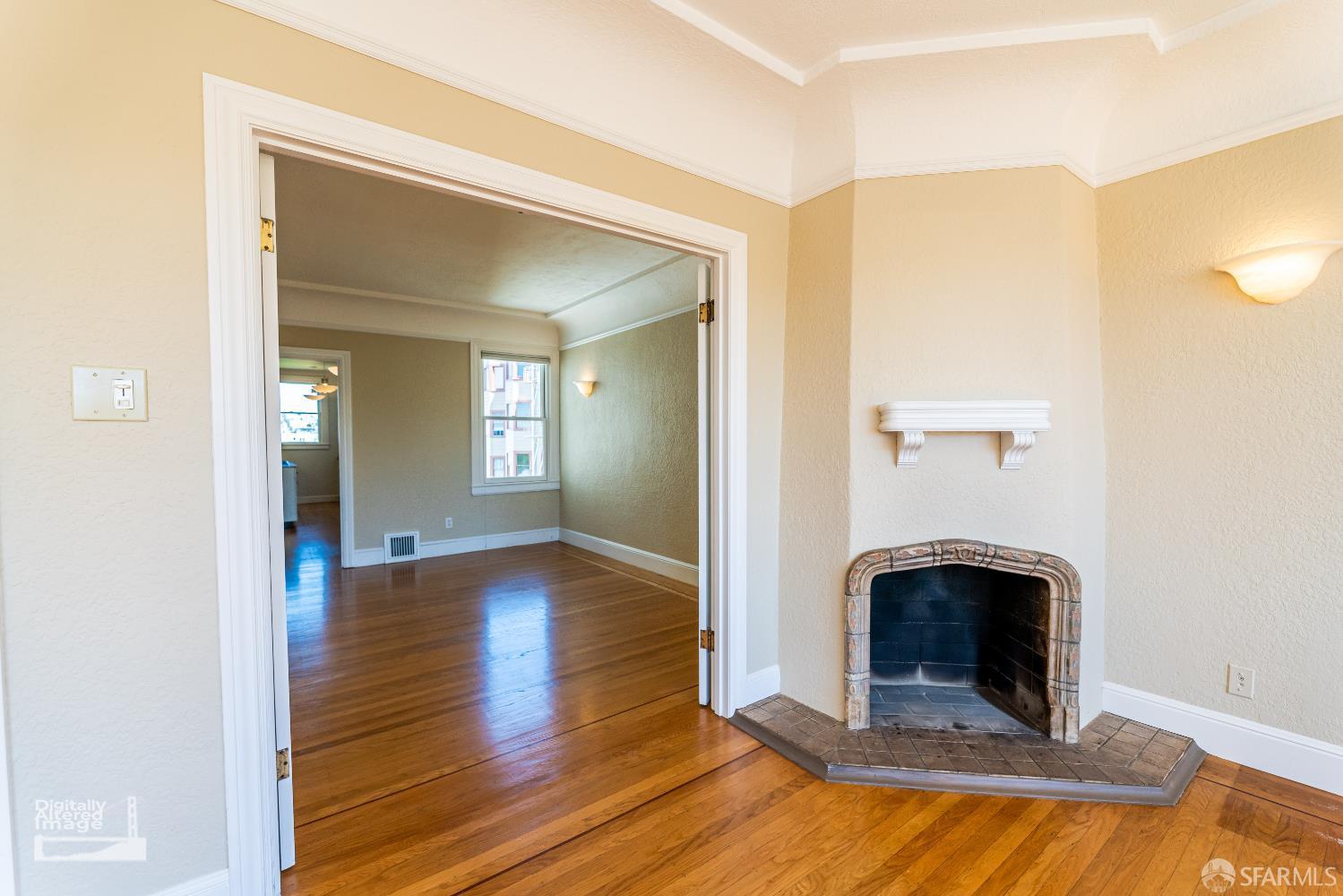 Detail Gallery Image 3 of 10 For 3032 Pierce St, San Francisco,  CA 94123 - 1 Beds | 1 Baths