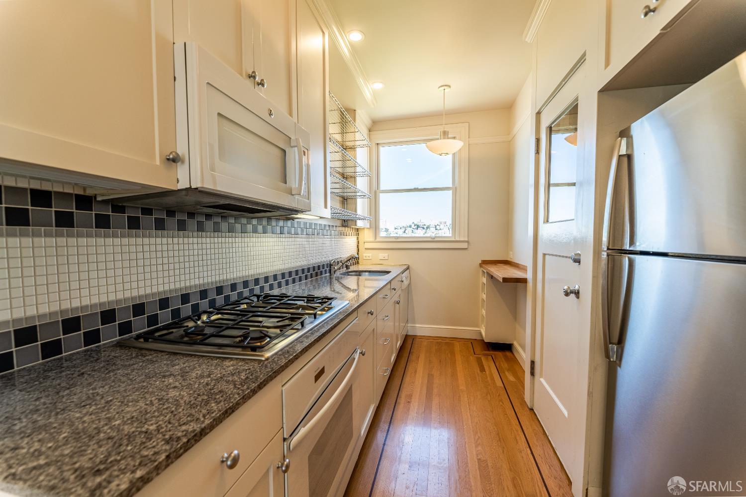 Detail Gallery Image 6 of 10 For 3032 Pierce St, San Francisco,  CA 94123 - 1 Beds | 1 Baths