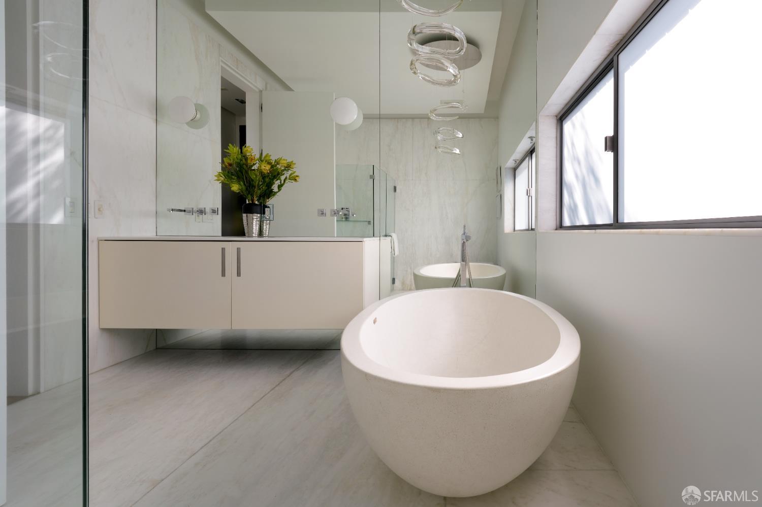 Detail Gallery Image 7 of 16 For 3043 Clay St #1,  San Francisco,  CA 94115 - 3 Beds | 3 Baths