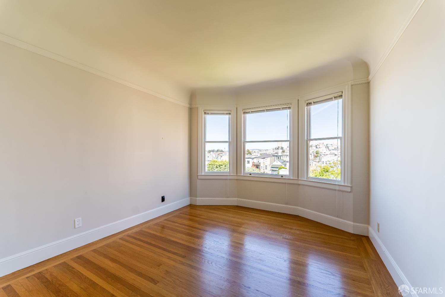 Detail Gallery Image 8 of 10 For 3032 Pierce St, San Francisco,  CA 94123 - 1 Beds | 1 Baths