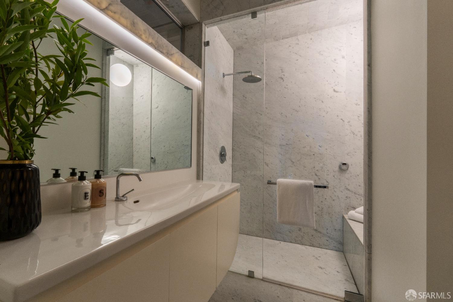 Detail Gallery Image 13 of 16 For 3043 Clay St #1,  San Francisco,  CA 94115 - 3 Beds | 3 Baths