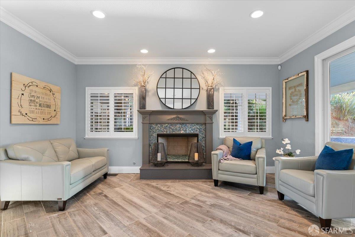 Detail Gallery Image 15 of 95 For 648 Vine Hill Way, Martinez,  CA 94553 - 4 Beds | 4/1 Baths