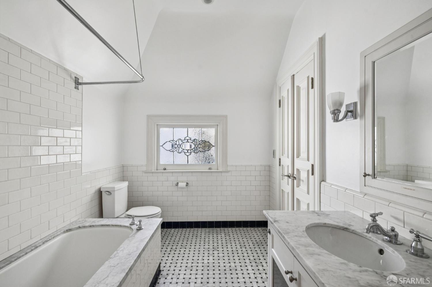 Detail Gallery Image 55 of 98 For 2336 Broadway St, San Francisco,  CA 94115 - 6 Beds | 6/1 Baths