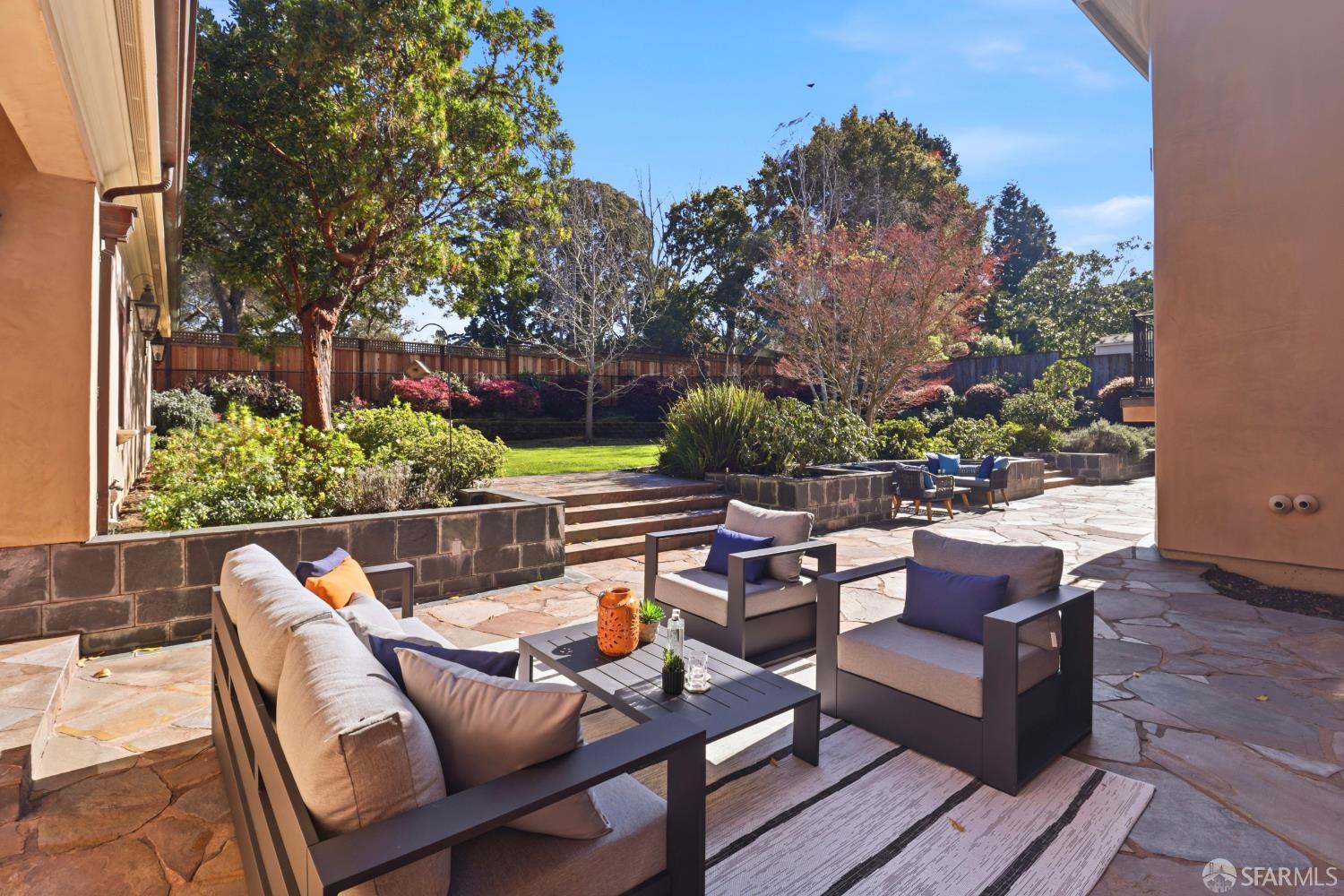 Detail Gallery Image 10 of 57 For 575 Pullman Rd, Hillsborough,  CA 94010 - 5 Beds | 4/1 Baths