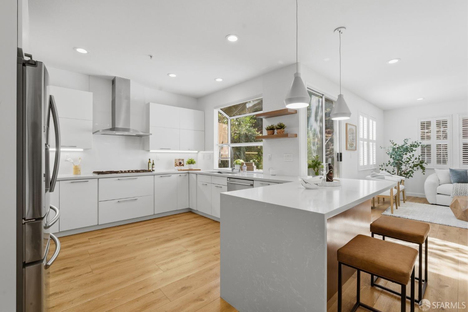 Detail Gallery Image 10 of 62 For 2624 Carlmont Dr, Belmont,  CA 94002 - 3 Beds | 2/1 Baths