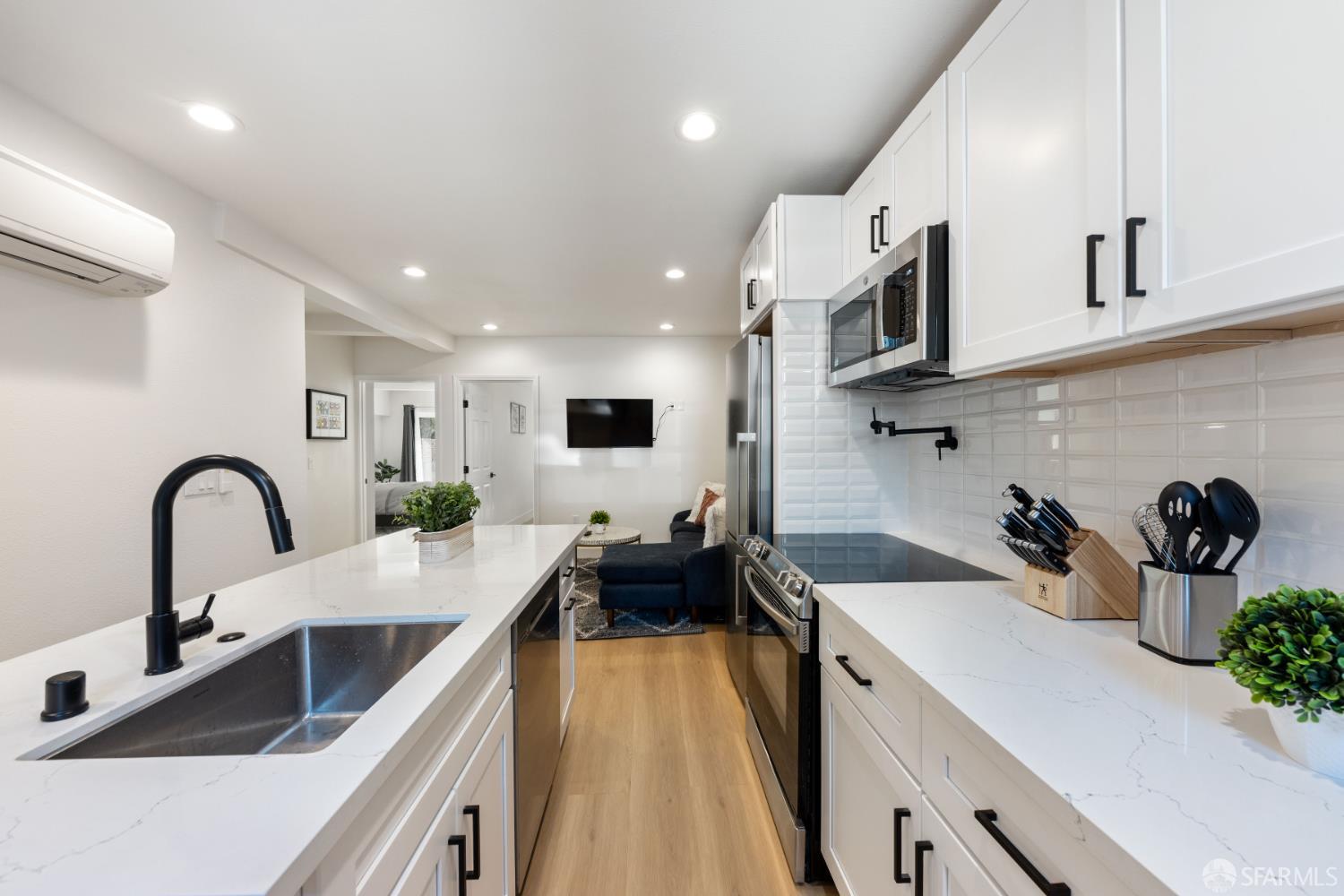 Detail Gallery Image 40 of 47 For 308 Crescent Ave, San Francisco,  CA 94110 - 5 Beds | 3 Baths