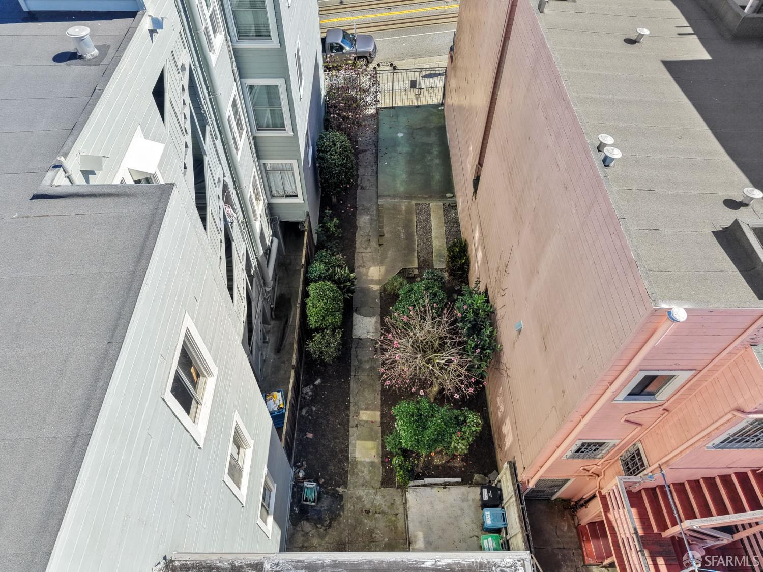 Detail Gallery Image 6 of 6 For 1437 Mason St, San Francisco,  CA 94133 - – Beds | – Baths