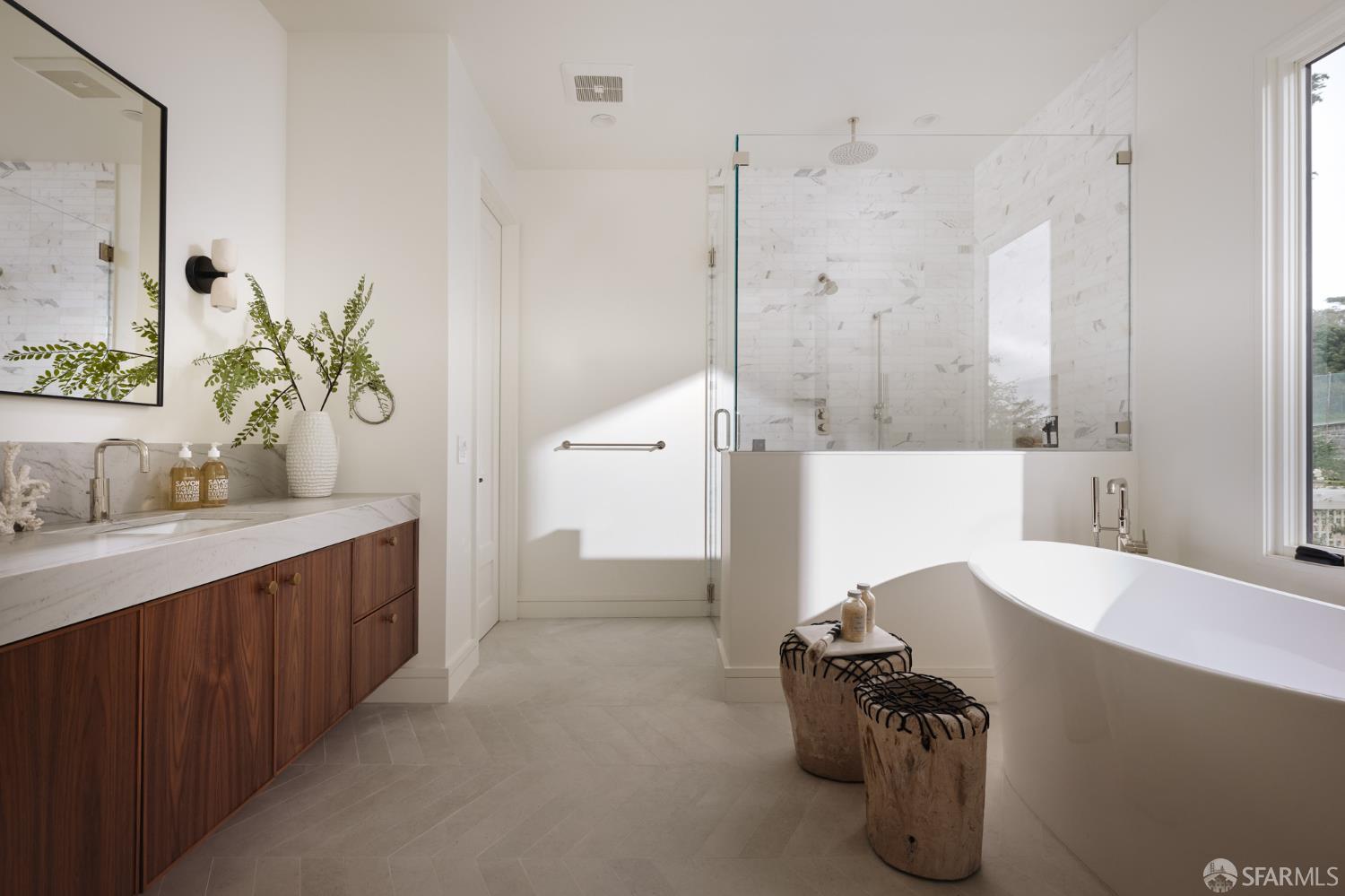 Detail Gallery Image 12 of 37 For 10 5th Ave, San Francisco,  CA 94118 - 7 Beds | 4/2 Baths