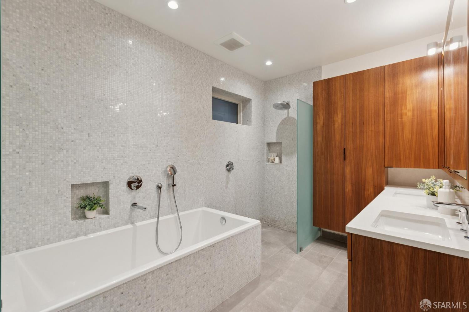 Detail Gallery Image 27 of 42 For 1830 Jackson St #I,  San Francisco,  CA 94109 - 2 Beds | 2 Baths