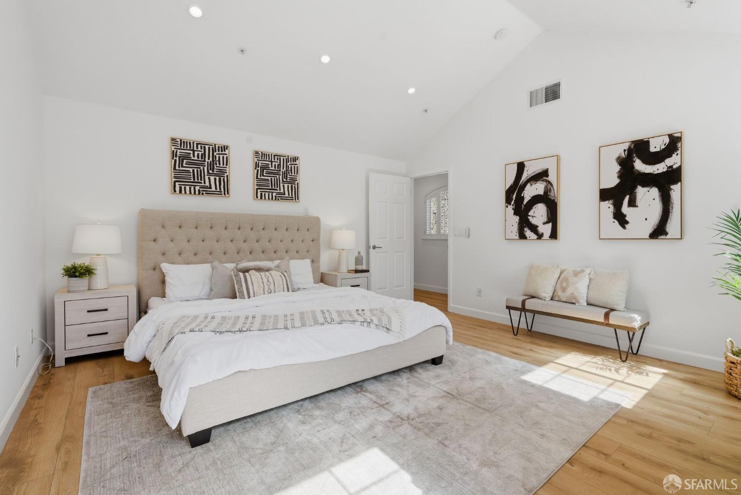 Detail Gallery Image 20 of 62 For 2624 Carlmont Dr, Belmont,  CA 94002 - 3 Beds | 2/1 Baths