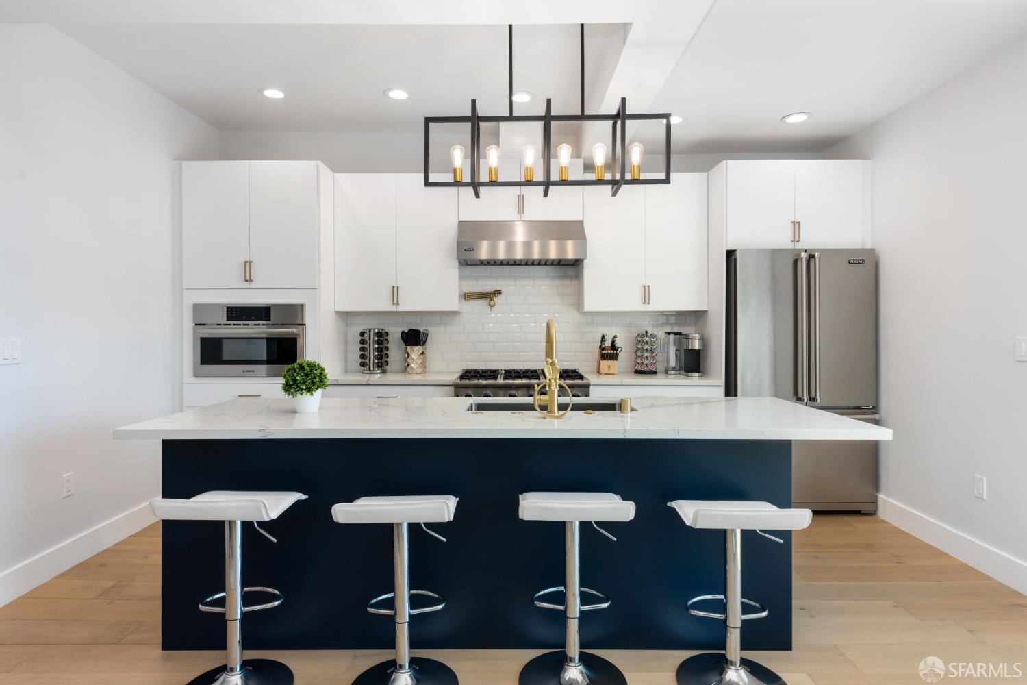 Detail Gallery Image 10 of 47 For 308 Crescent Ave, San Francisco,  CA 94110 - 5 Beds | 3 Baths