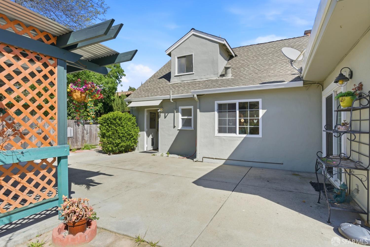 Detail Gallery Image 25 of 26 For 5880 Olinda Rd, El Sobrante,  CA 94803 - 4 Beds | 2 Baths