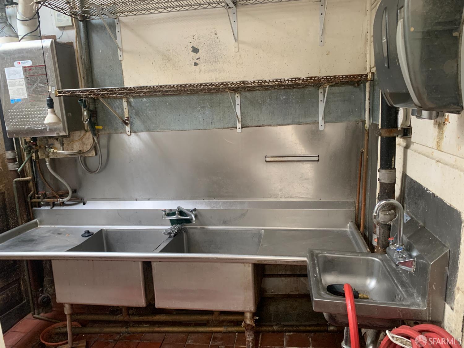 Detail Gallery Image 4 of 10 For 917 Taraval St, San Francisco,  CA 94116 - – Beds | – Baths