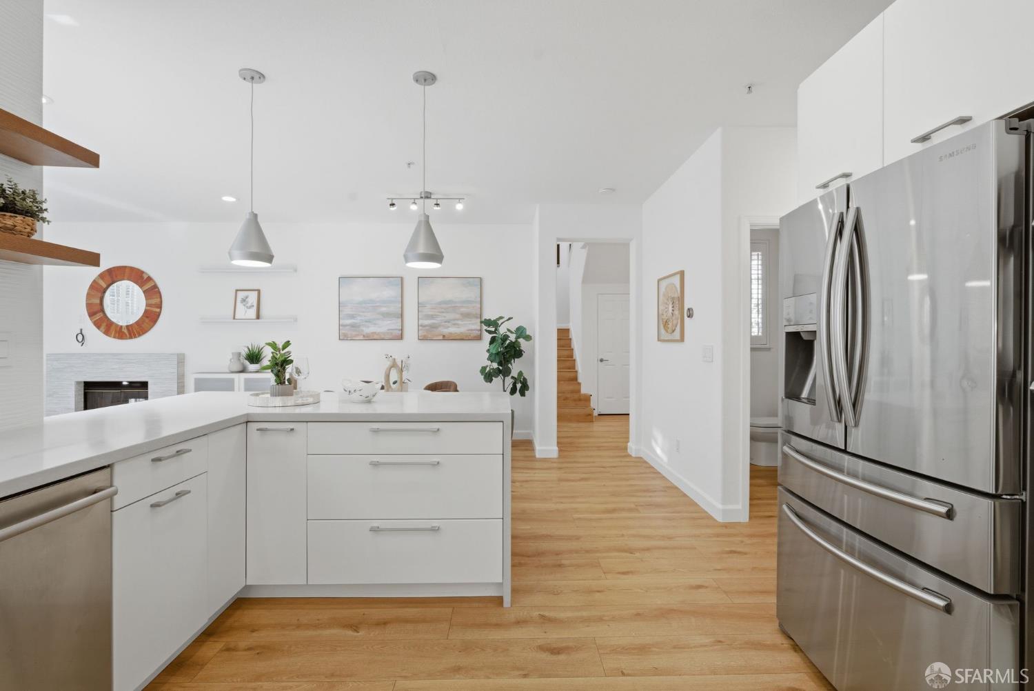 Detail Gallery Image 13 of 62 For 2624 Carlmont Dr, Belmont,  CA 94002 - 3 Beds | 2/1 Baths