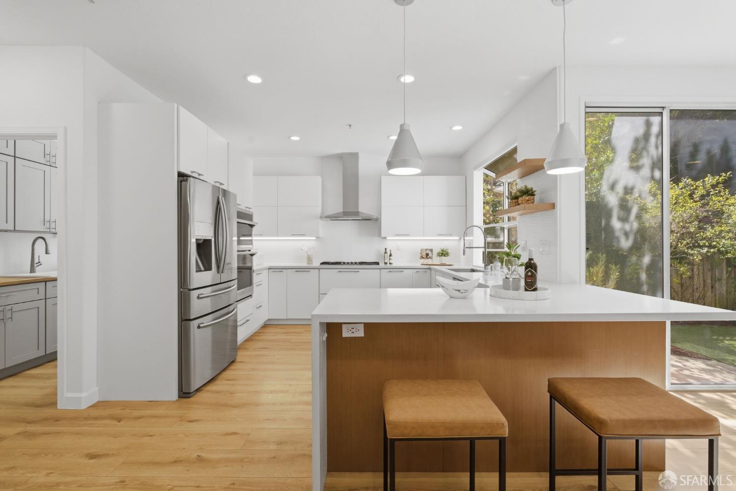 Detail Gallery Image 8 of 62 For 2624 Carlmont Dr, Belmont,  CA 94002 - 3 Beds | 2/1 Baths