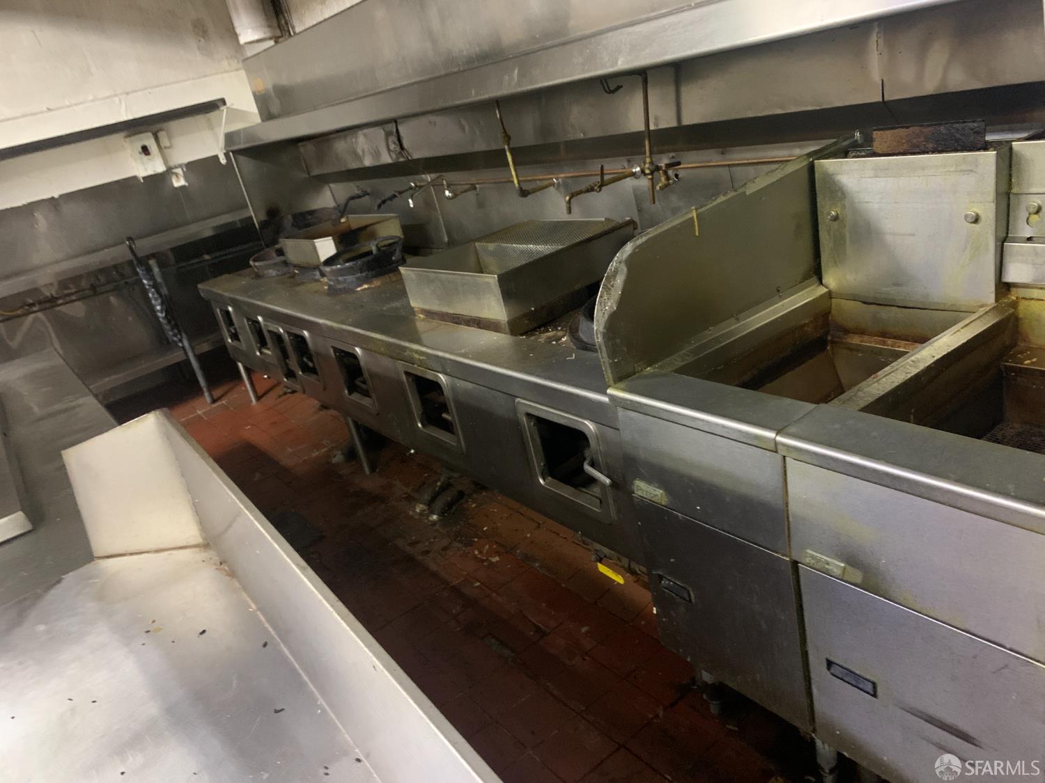 Detail Gallery Image 6 of 10 For 917 Taraval St, San Francisco,  CA 94116 - – Beds | – Baths