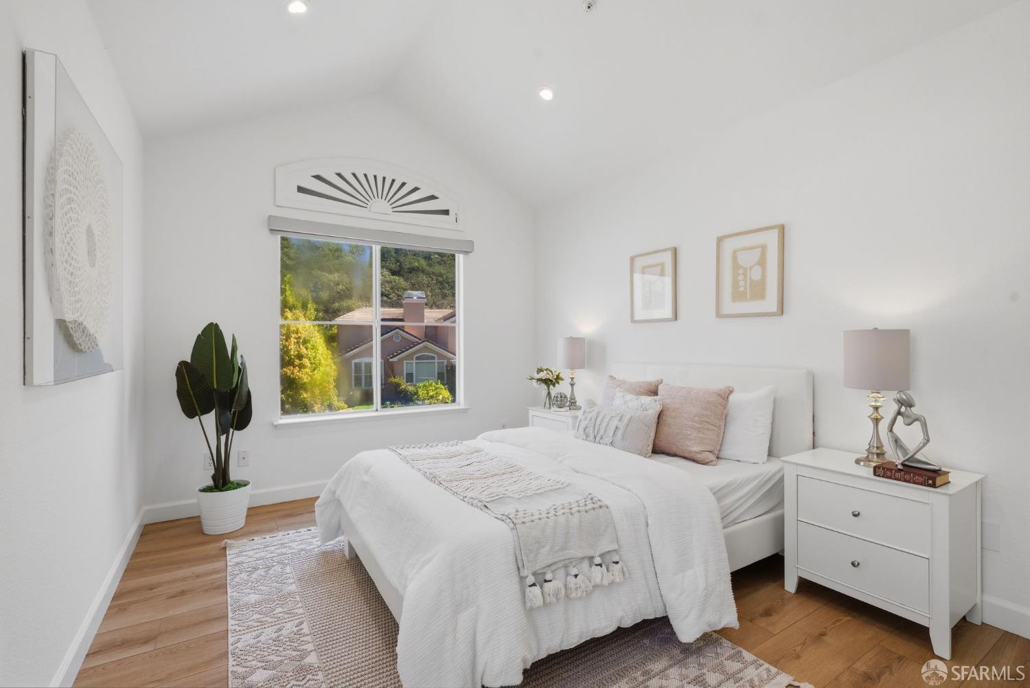 Detail Gallery Image 29 of 62 For 2624 Carlmont Dr, Belmont,  CA 94002 - 3 Beds | 2/1 Baths