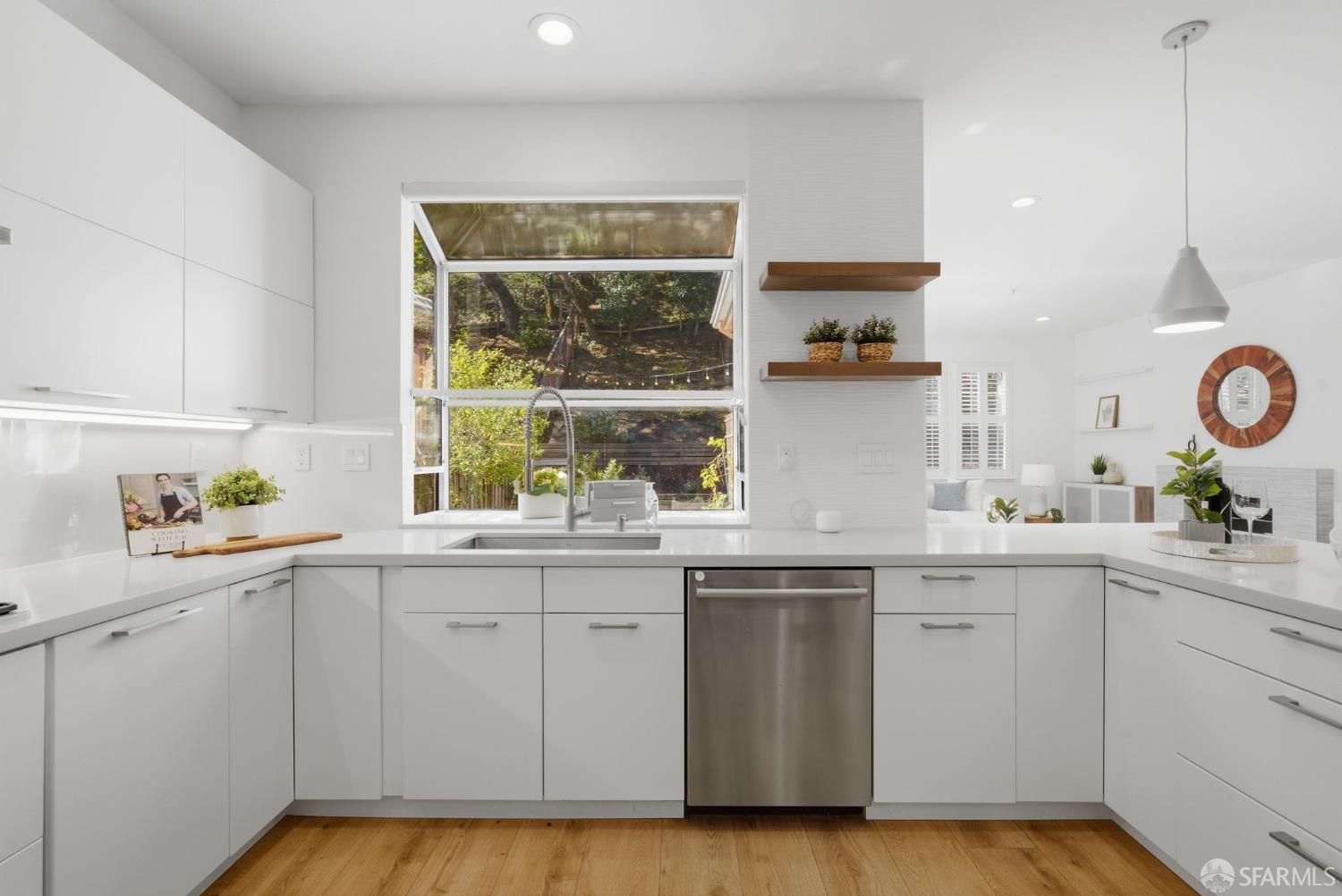 Detail Gallery Image 12 of 62 For 2624 Carlmont Dr, Belmont,  CA 94002 - 3 Beds | 2/1 Baths