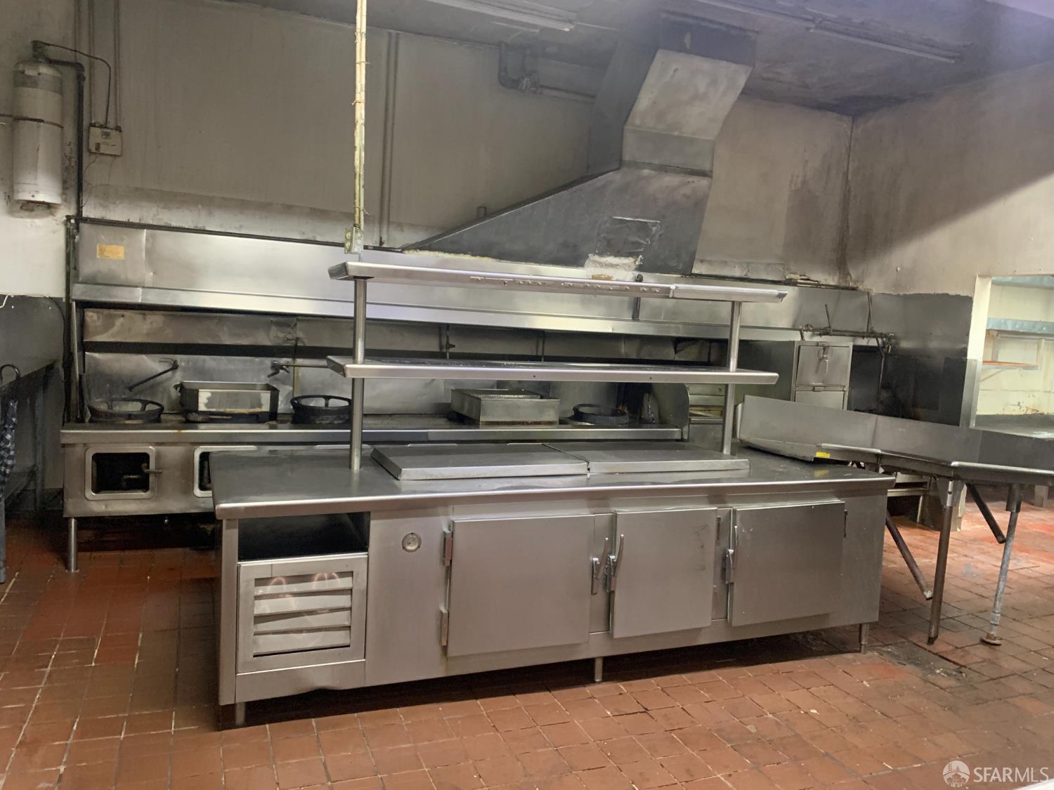 Detail Gallery Image 3 of 10 For 917 Taraval St, San Francisco,  CA 94116 - – Beds | – Baths