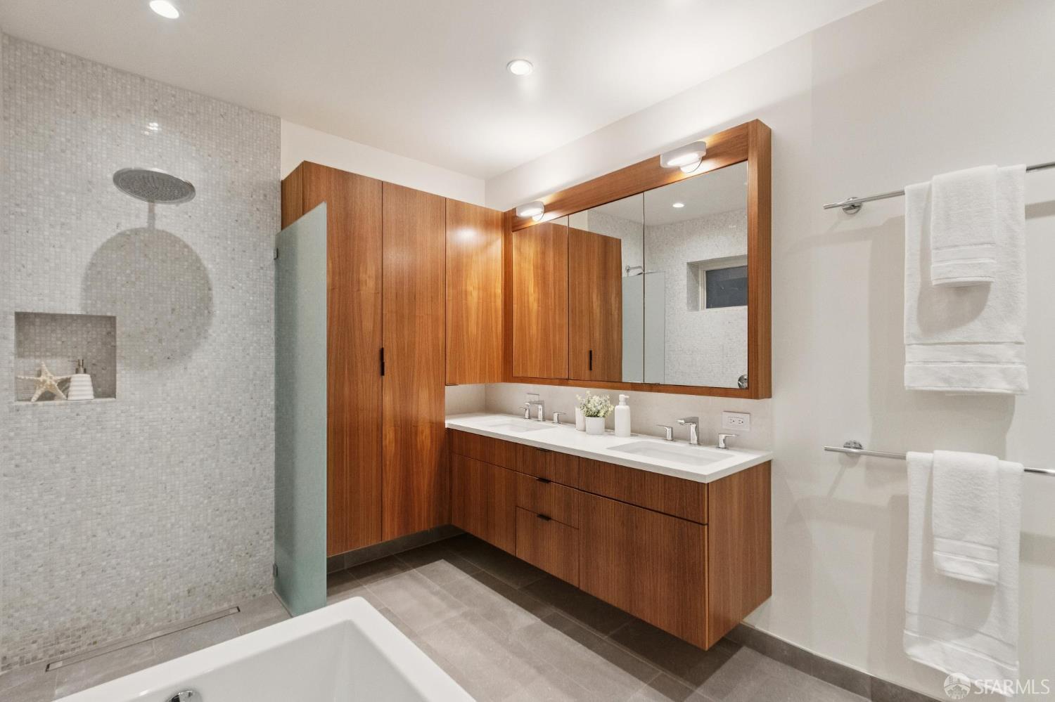 Detail Gallery Image 25 of 42 For 1830 Jackson St #I,  San Francisco,  CA 94109 - 2 Beds | 2 Baths