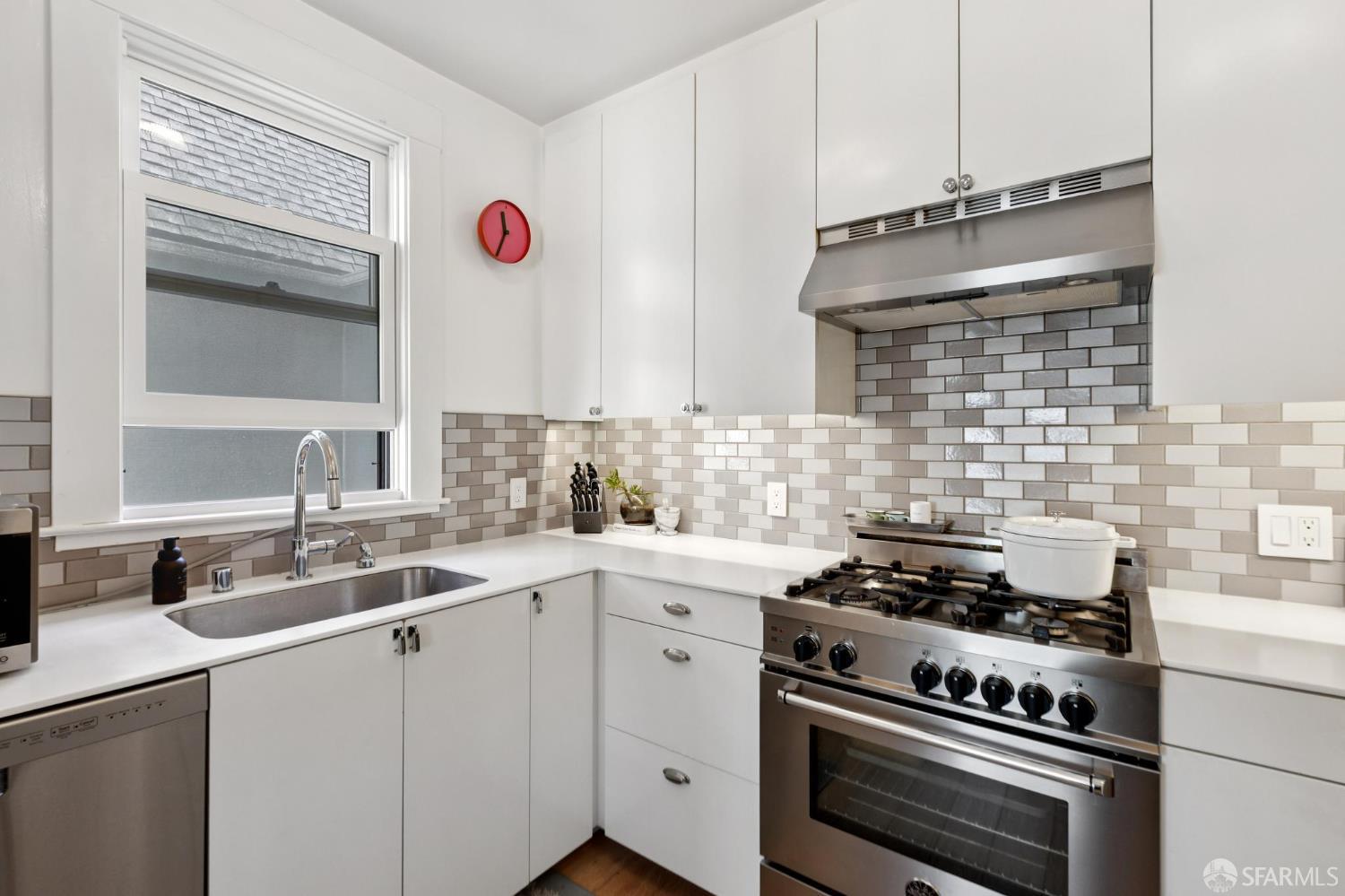 Detail Gallery Image 26 of 57 For 2217 Pacific Ave #4,  San Francisco,  CA 94115 - 2 Beds | 1 Baths