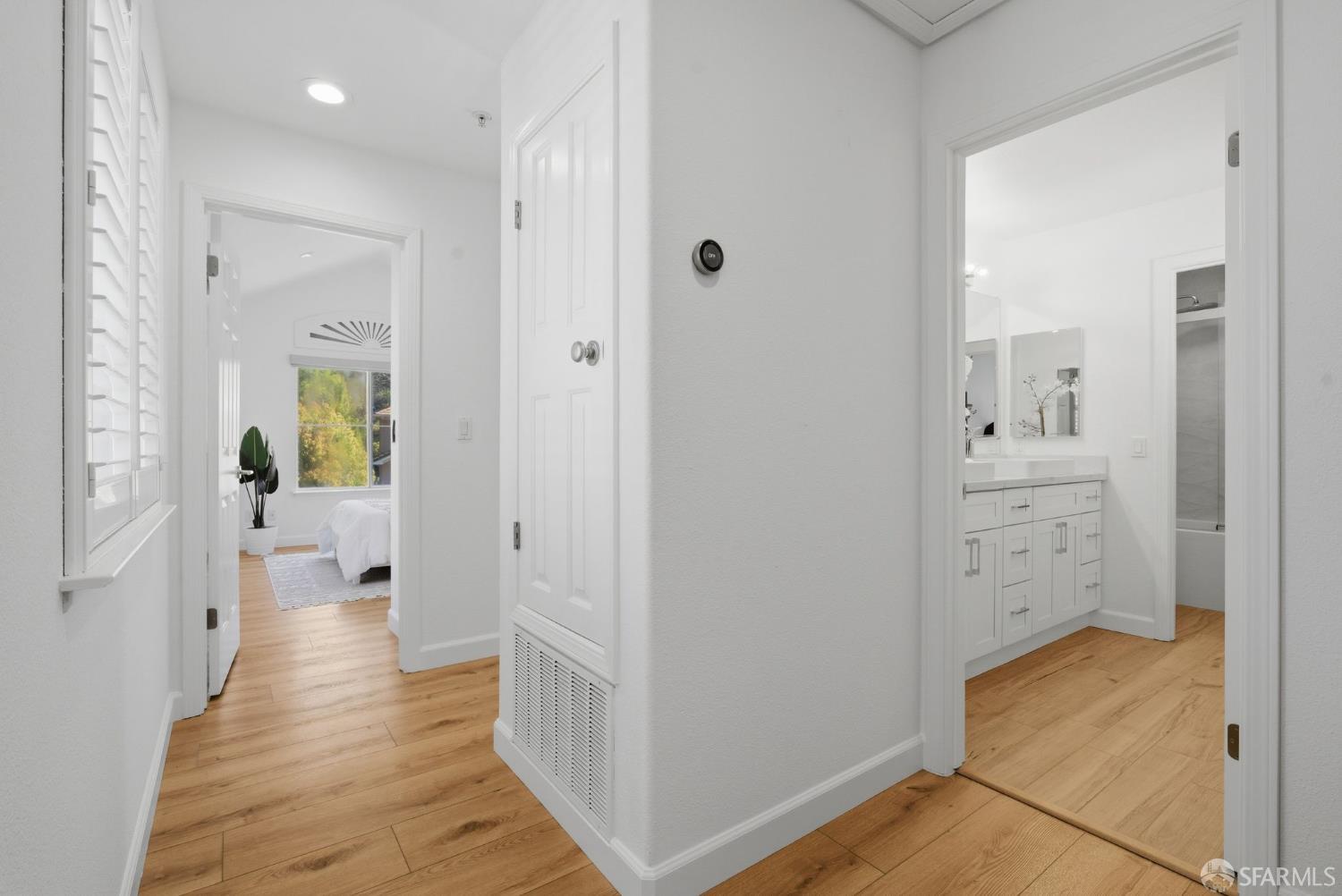 Detail Gallery Image 31 of 62 For 2624 Carlmont Dr, Belmont,  CA 94002 - 3 Beds | 2/1 Baths