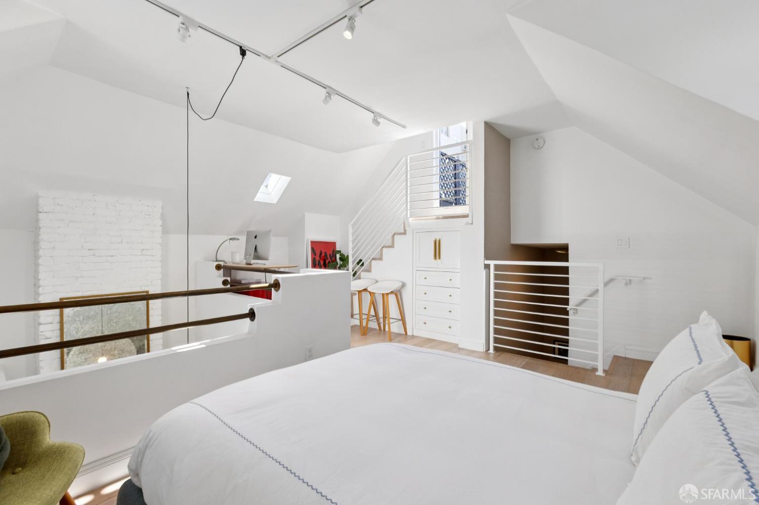 Detail Gallery Image 7 of 57 For 2217 Pacific Ave #4,  San Francisco,  CA 94115 - 2 Beds | 1 Baths