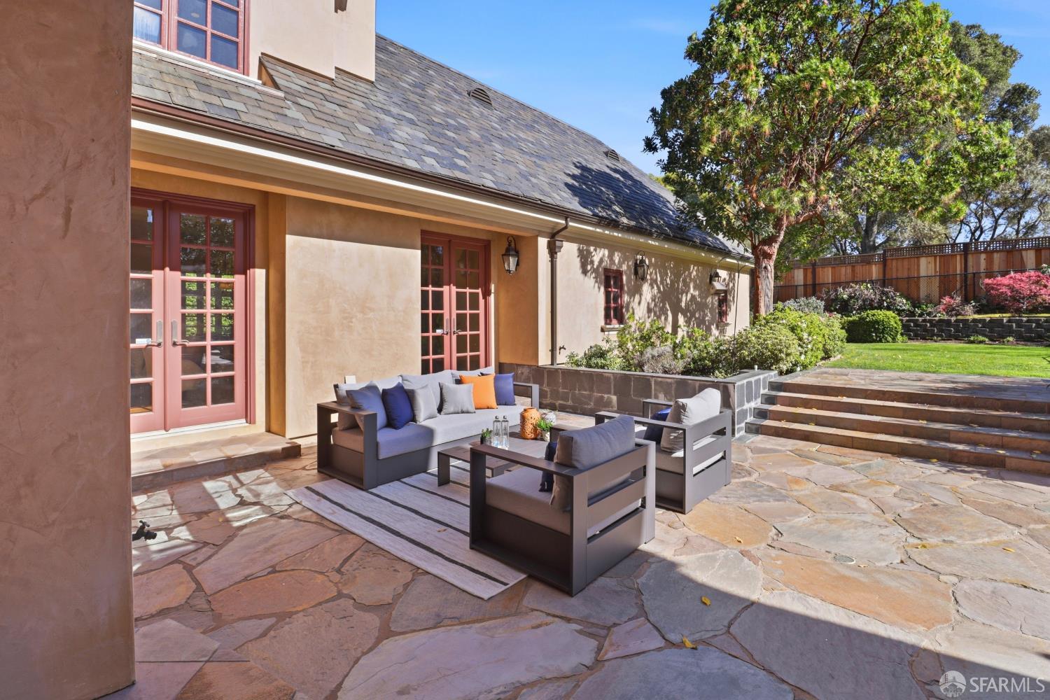 Detail Gallery Image 9 of 57 For 575 Pullman Rd, Hillsborough,  CA 94010 - 5 Beds | 4/1 Baths