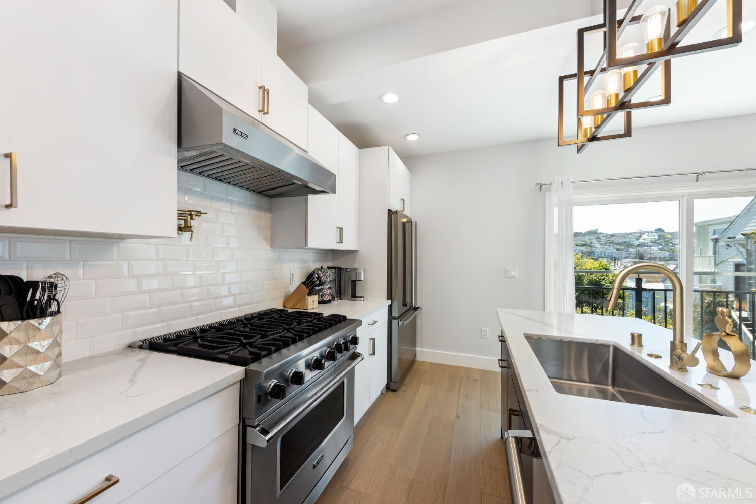 Detail Gallery Image 7 of 47 For 308 Crescent Ave, San Francisco,  CA 94110 - 5 Beds | 3 Baths