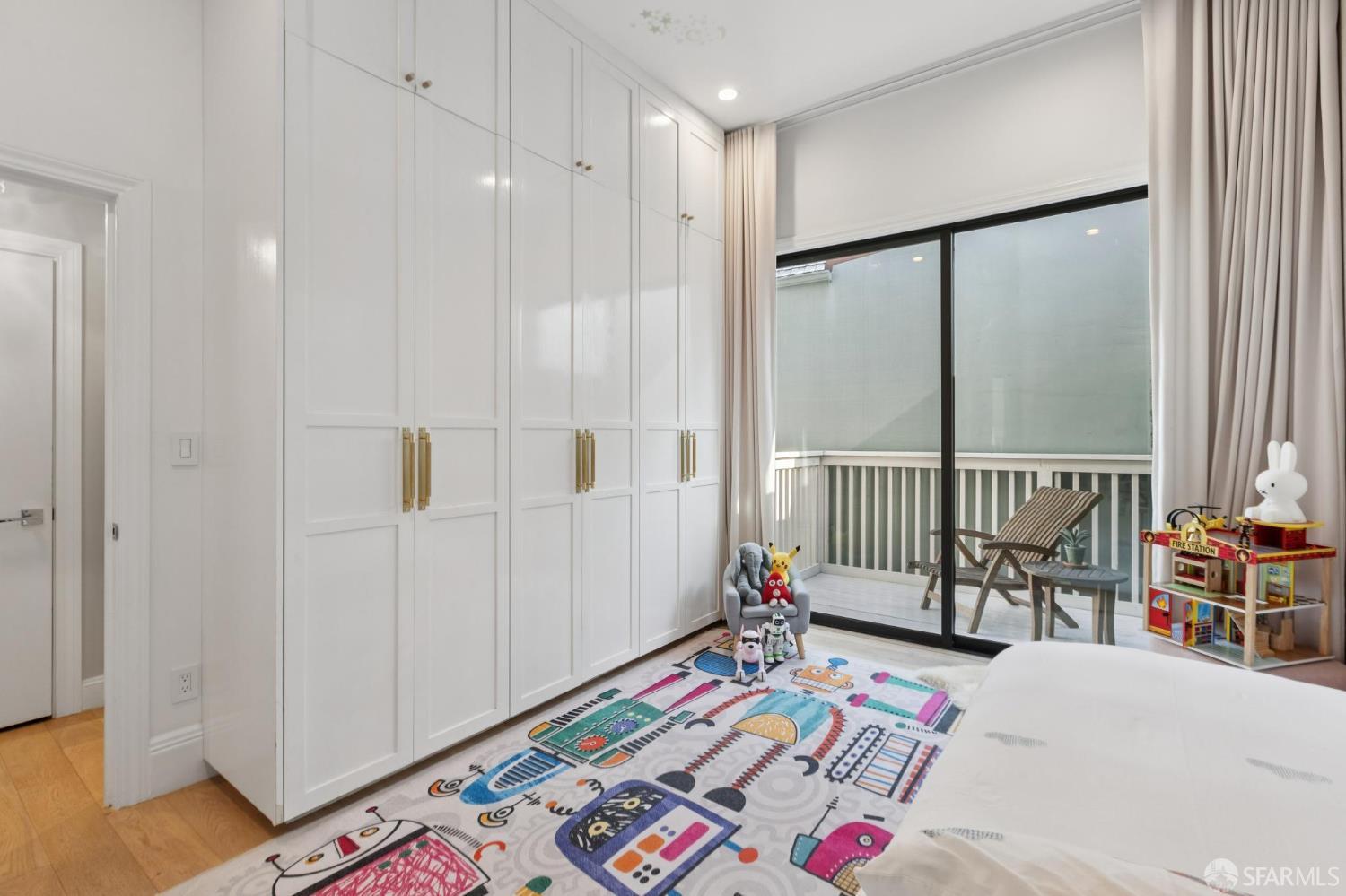 Detail Gallery Image 8 of 57 For 2217 Pacific Ave #4,  San Francisco,  CA 94115 - 2 Beds | 1 Baths